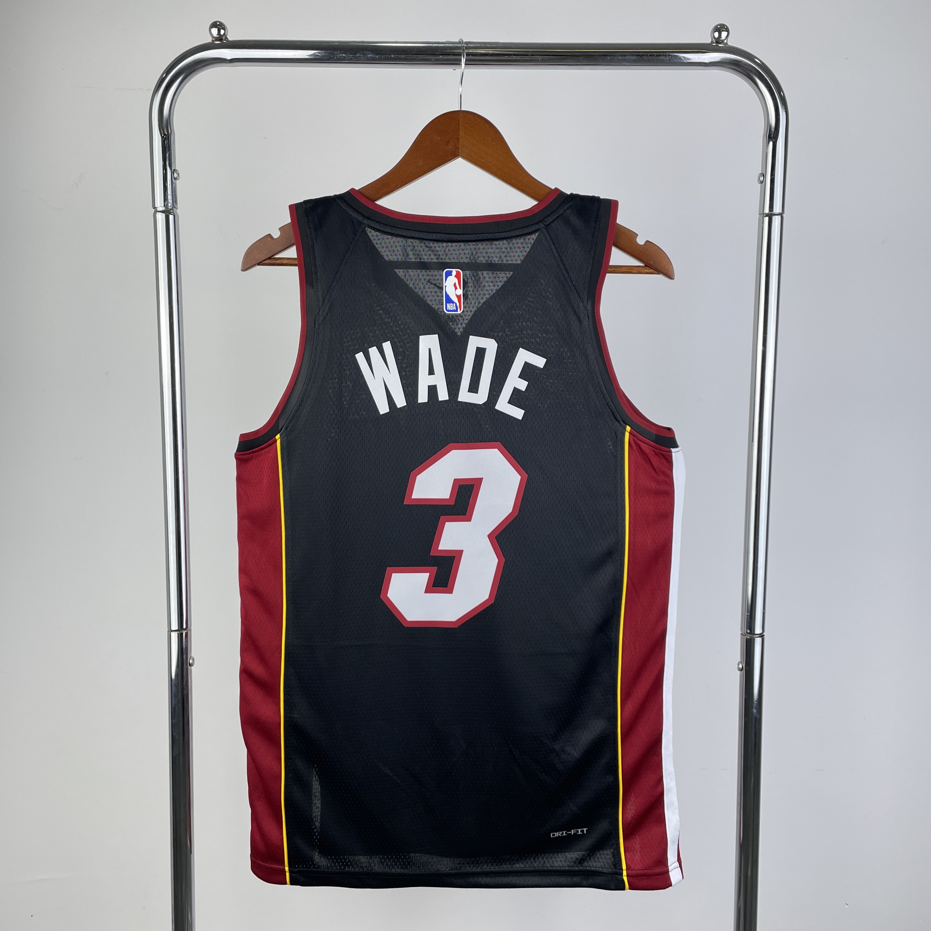23 season Heat V-neck black No. 3 Wade