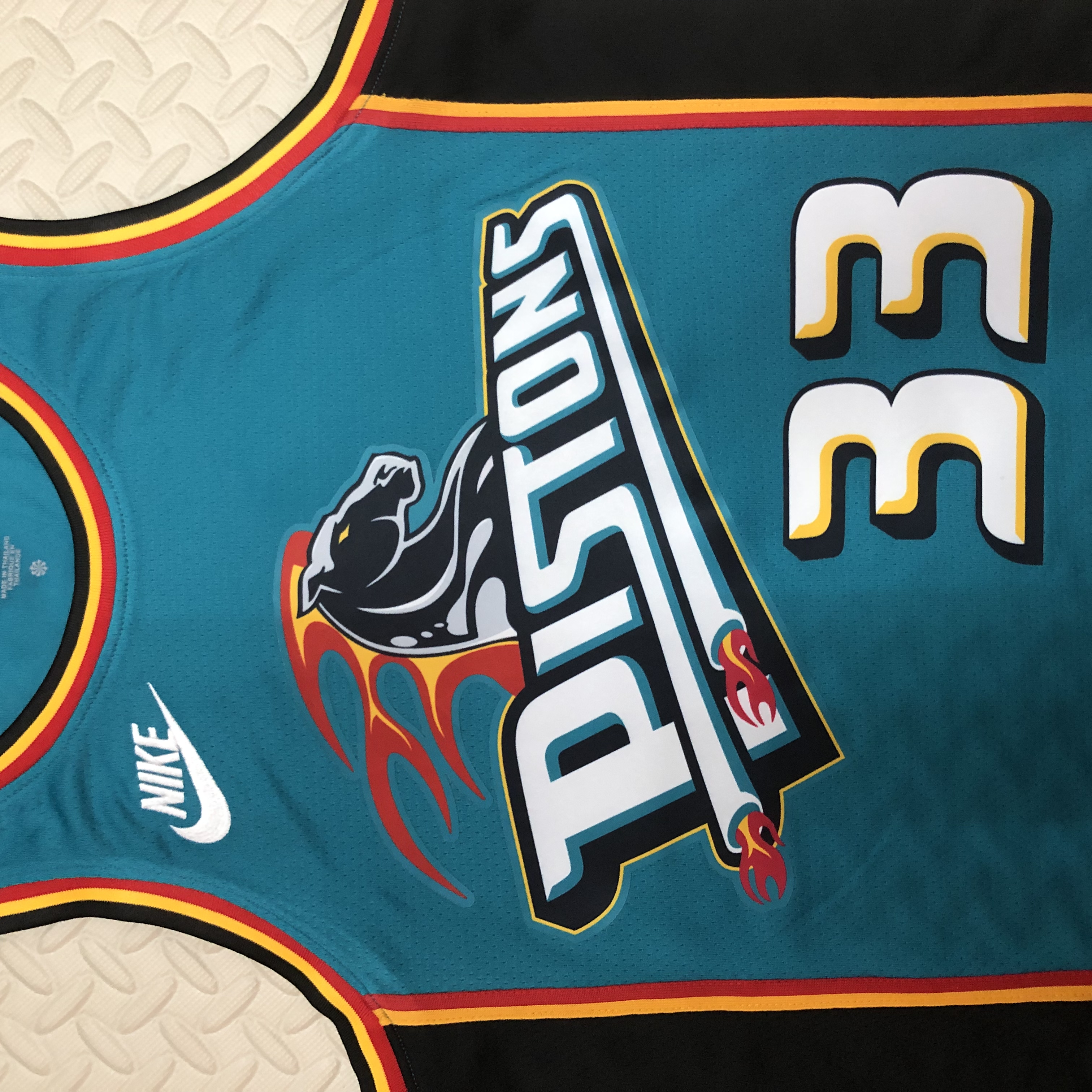 23 Pistons throwback # 33 Hill