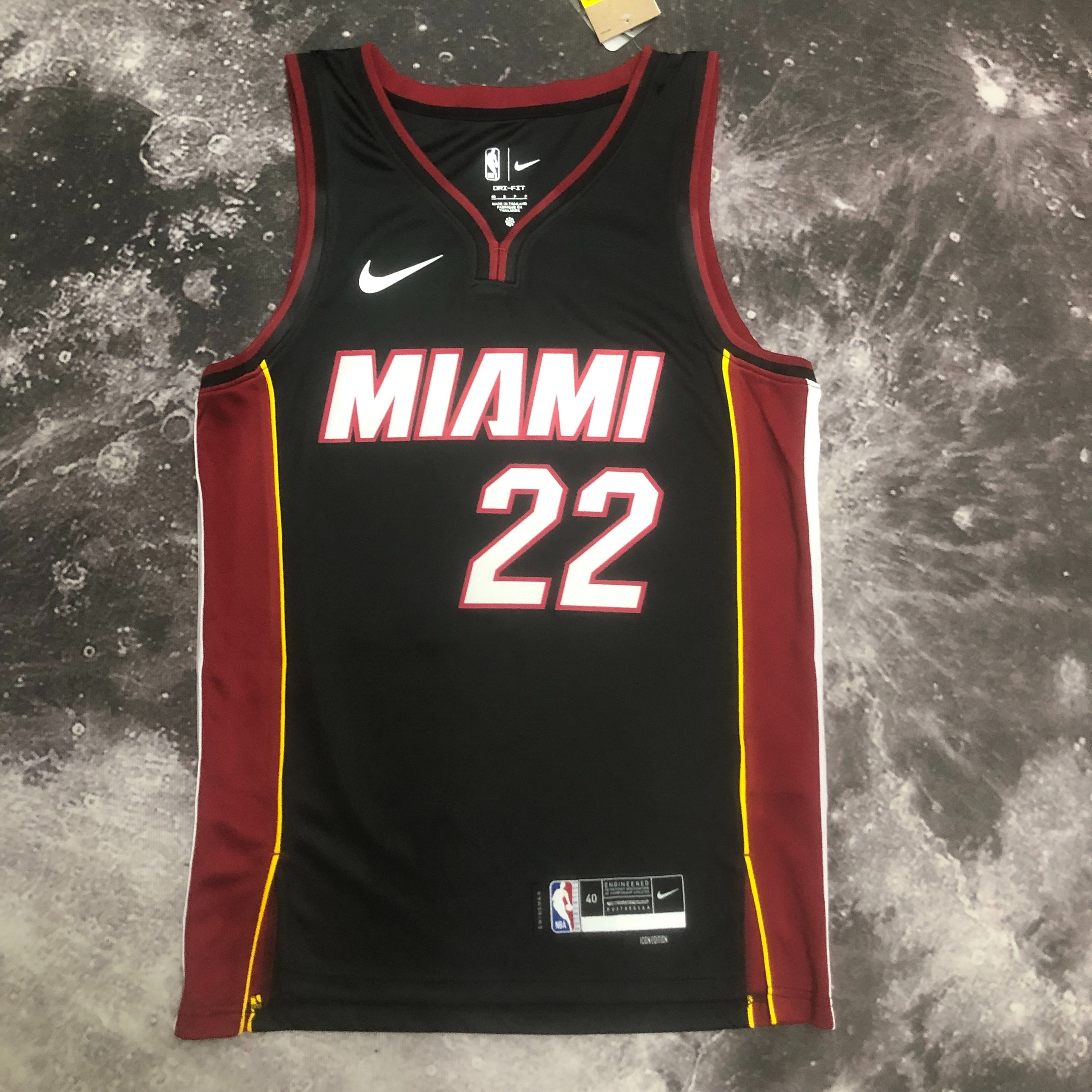 '23 Heat V-neck black No. 22 Butler
