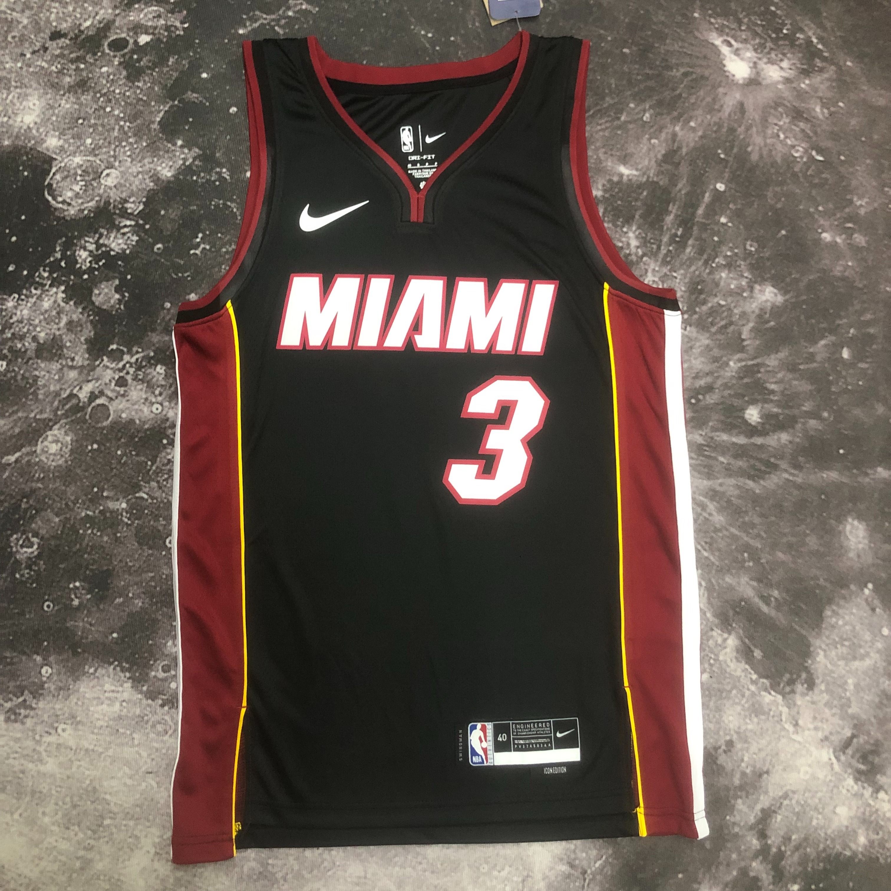 23 season Heat V-neck black No. 3 Wade