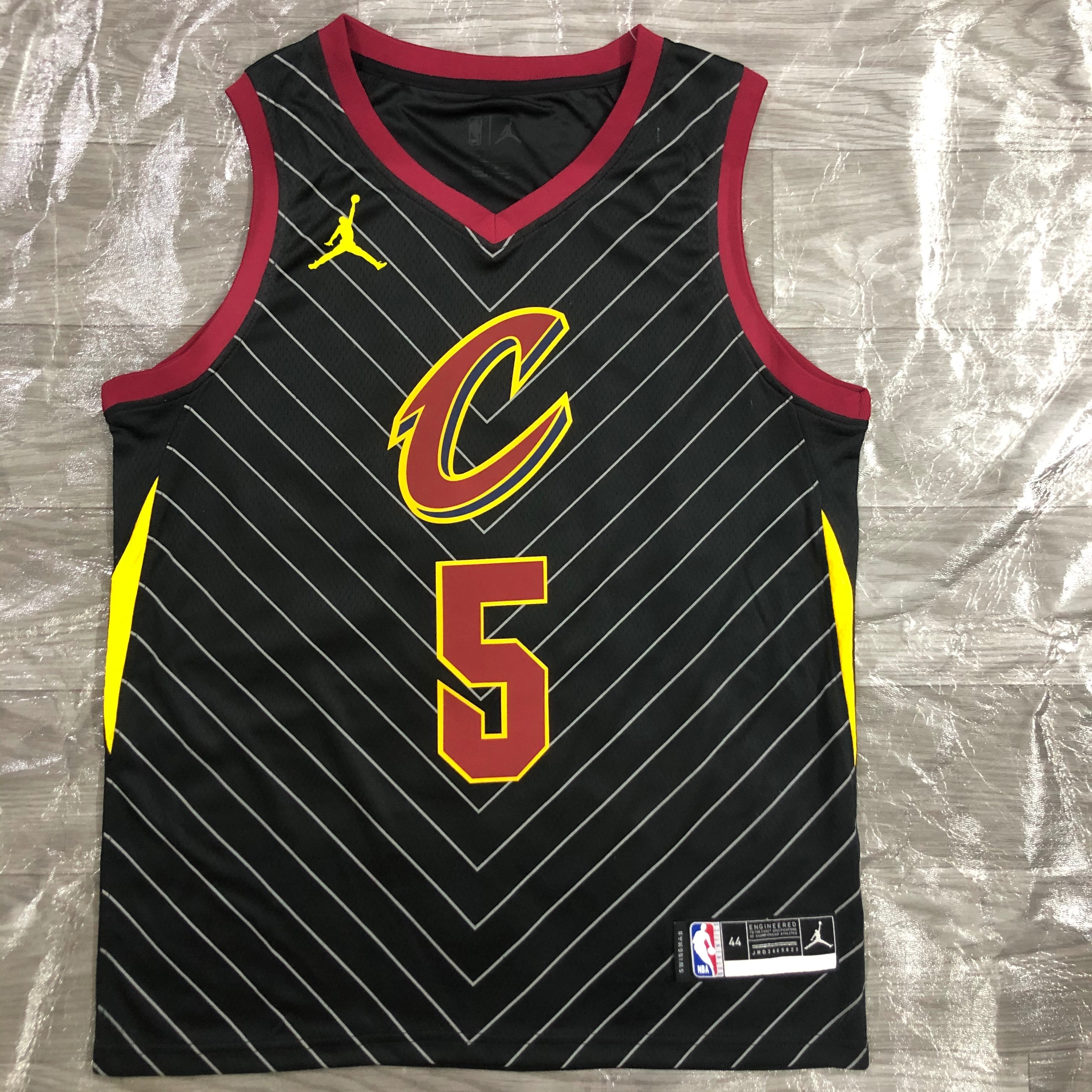 The 21 season Cavaliers JORDAN theme limited number 5 Smith JR
