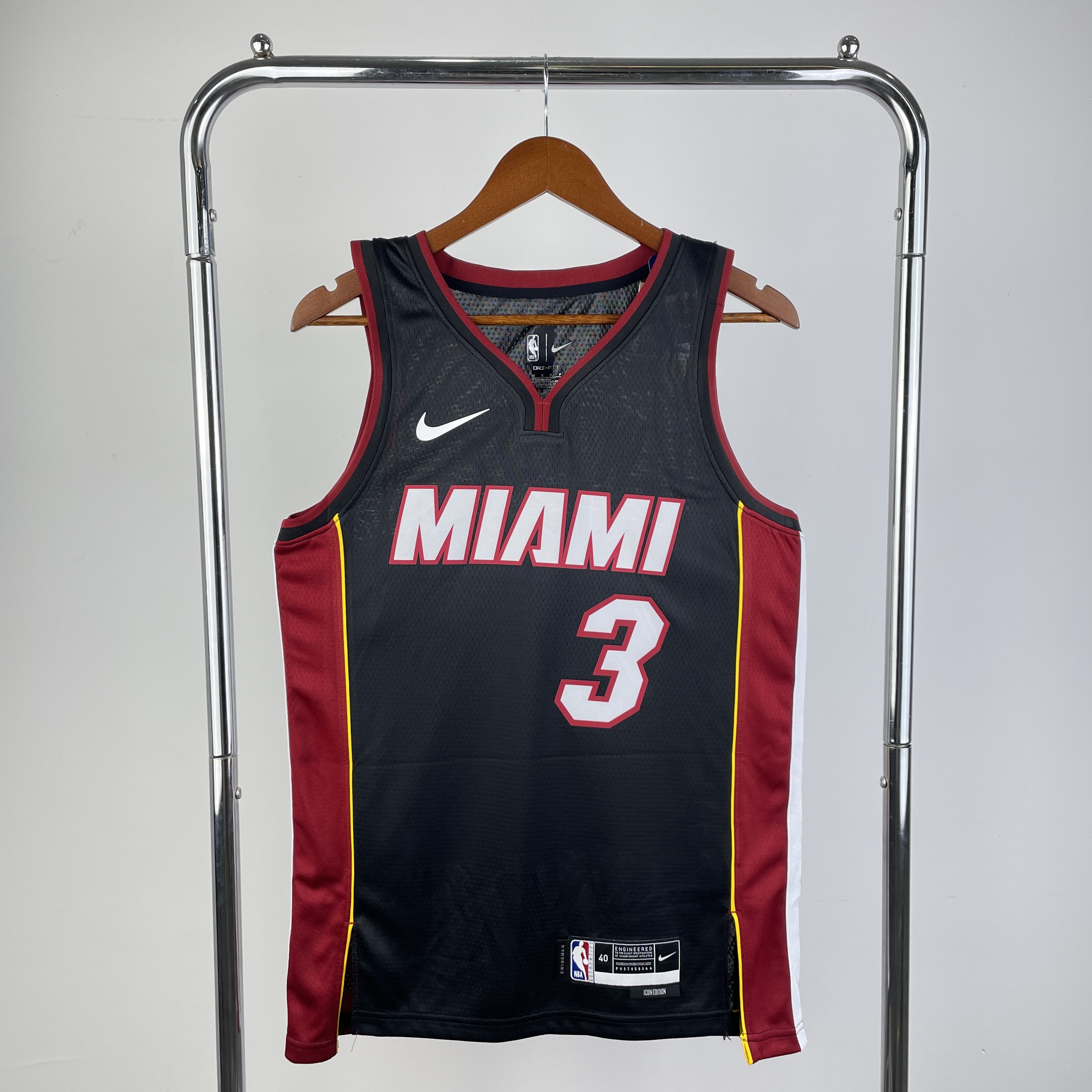 23 season Heat V-neck black No. 3 Wade