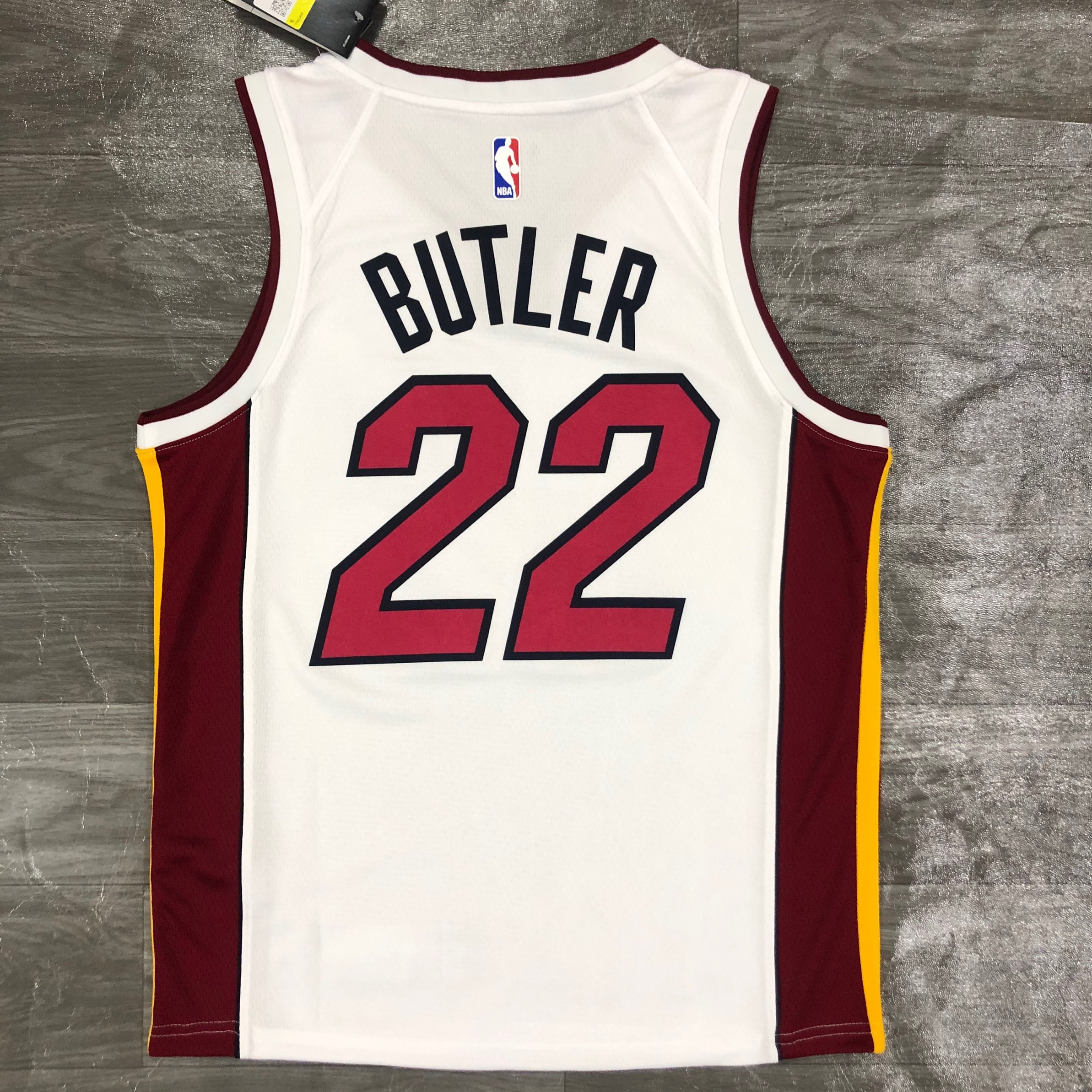 1Heat V-neck white No. 22 Butler