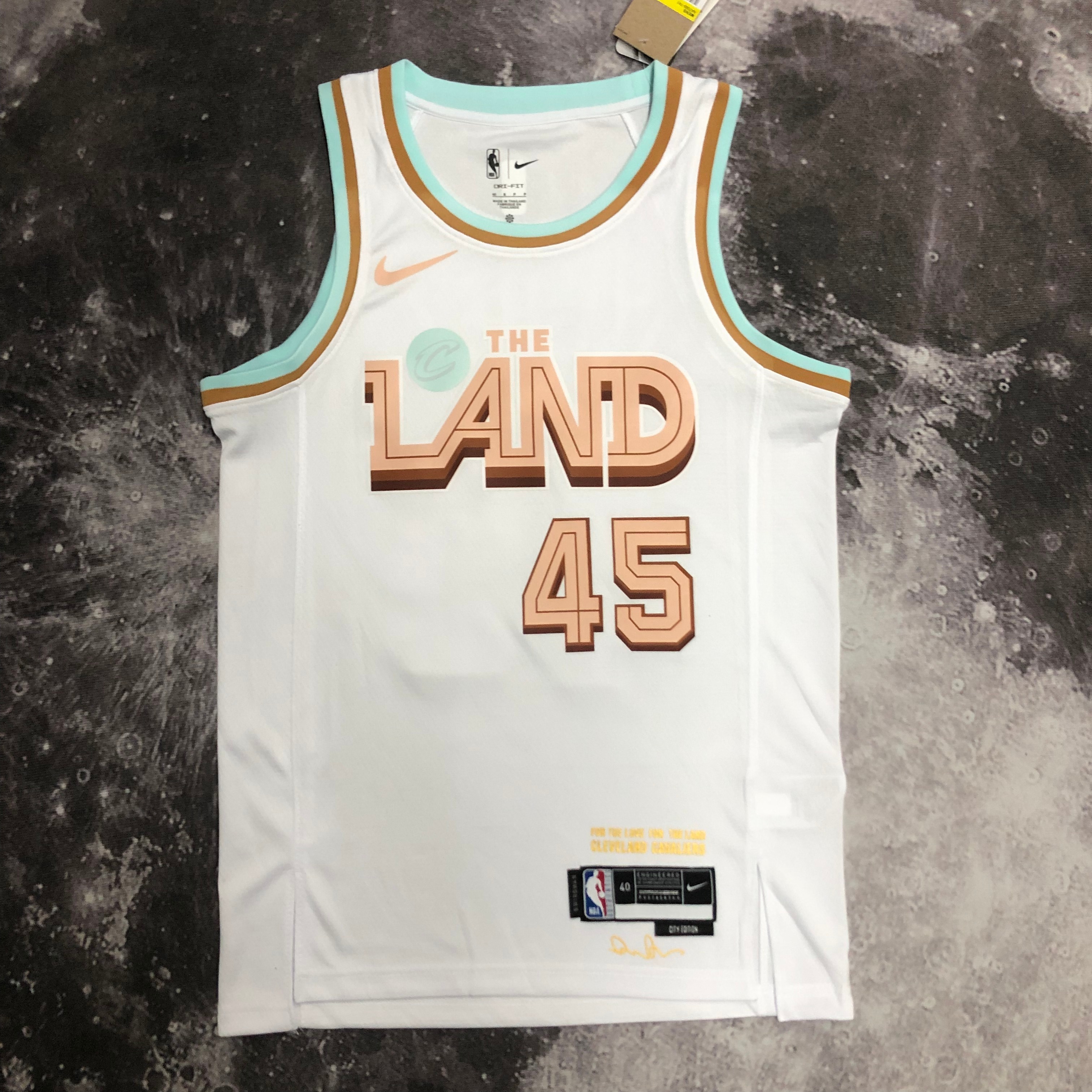 '23 season Cavaliers City version 45 Mitchell