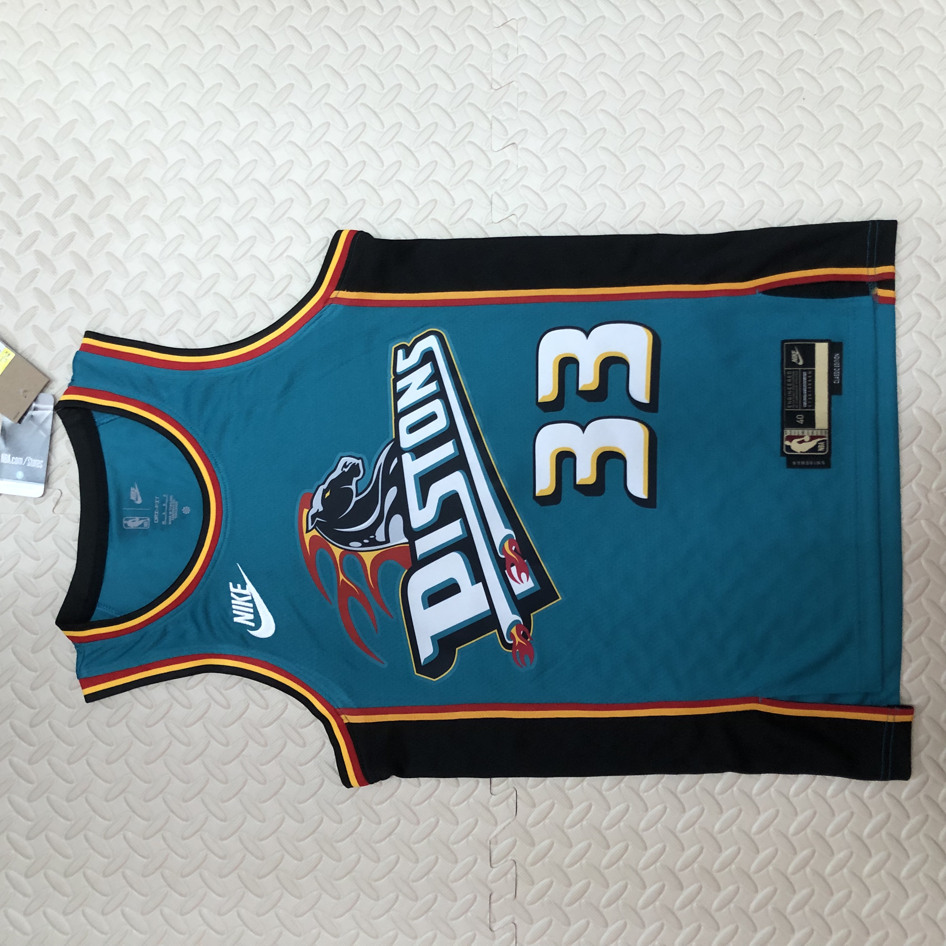 23 Pistons throwback # 33 Hill