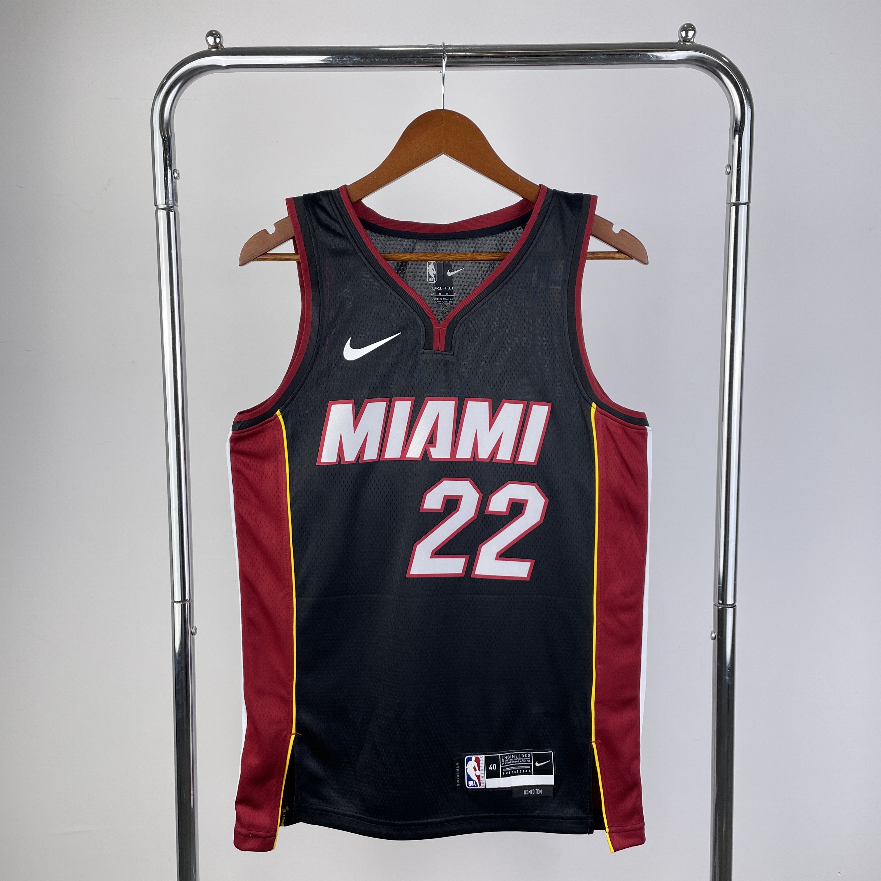 '23 Heat V-neck black No. 22 Butler