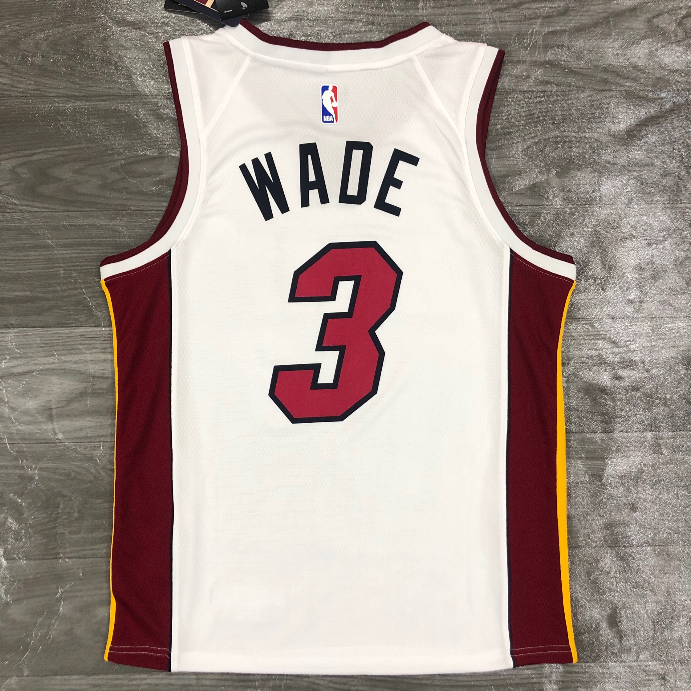 1Heat V-neck white No. 3 Wade