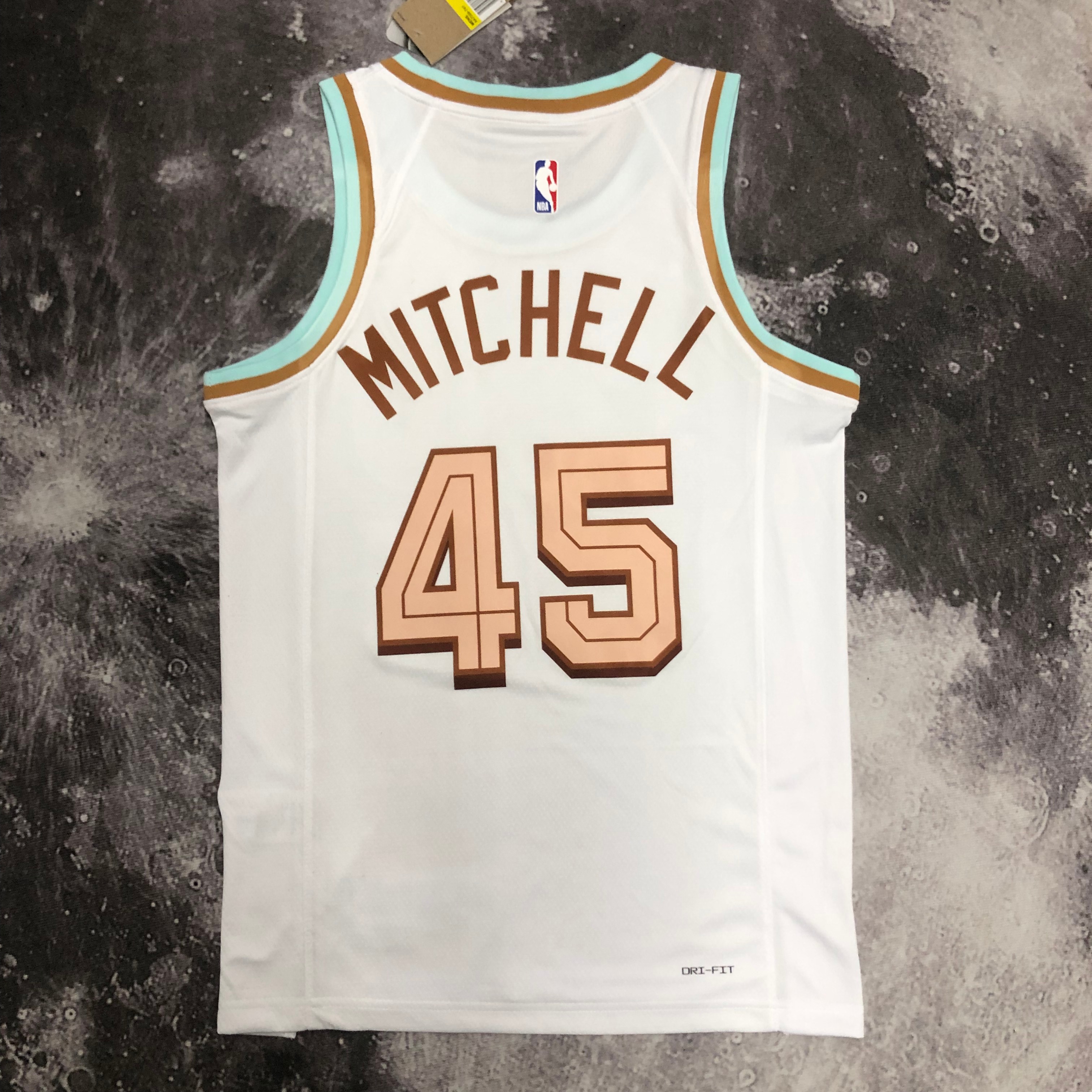 '23 season Cavaliers City version 45 Mitchell