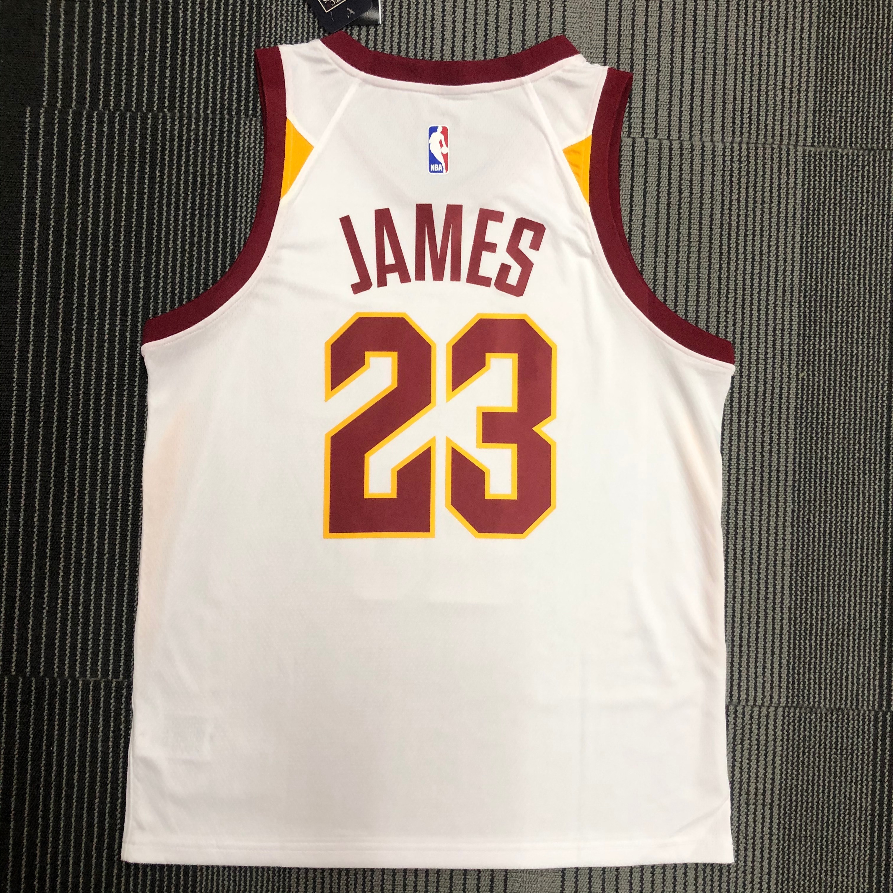 Cavaliers white 23 James