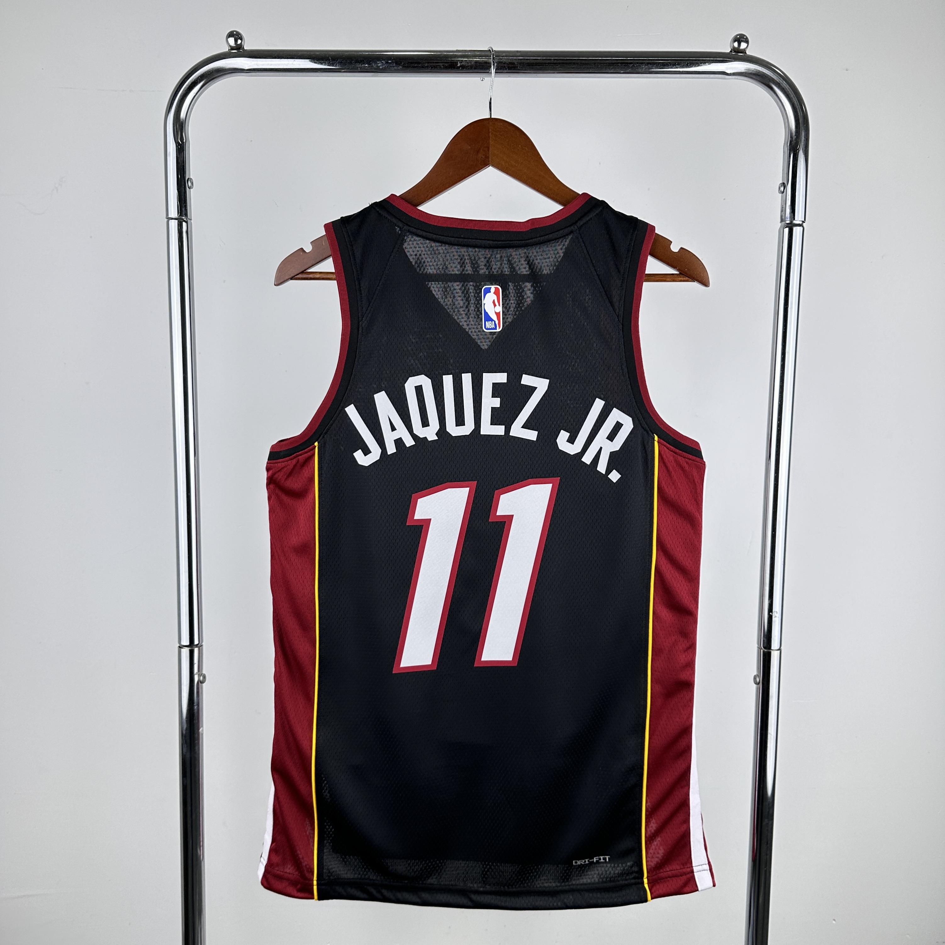 Heat V-neck away black No. 11 JAQUEZ JR