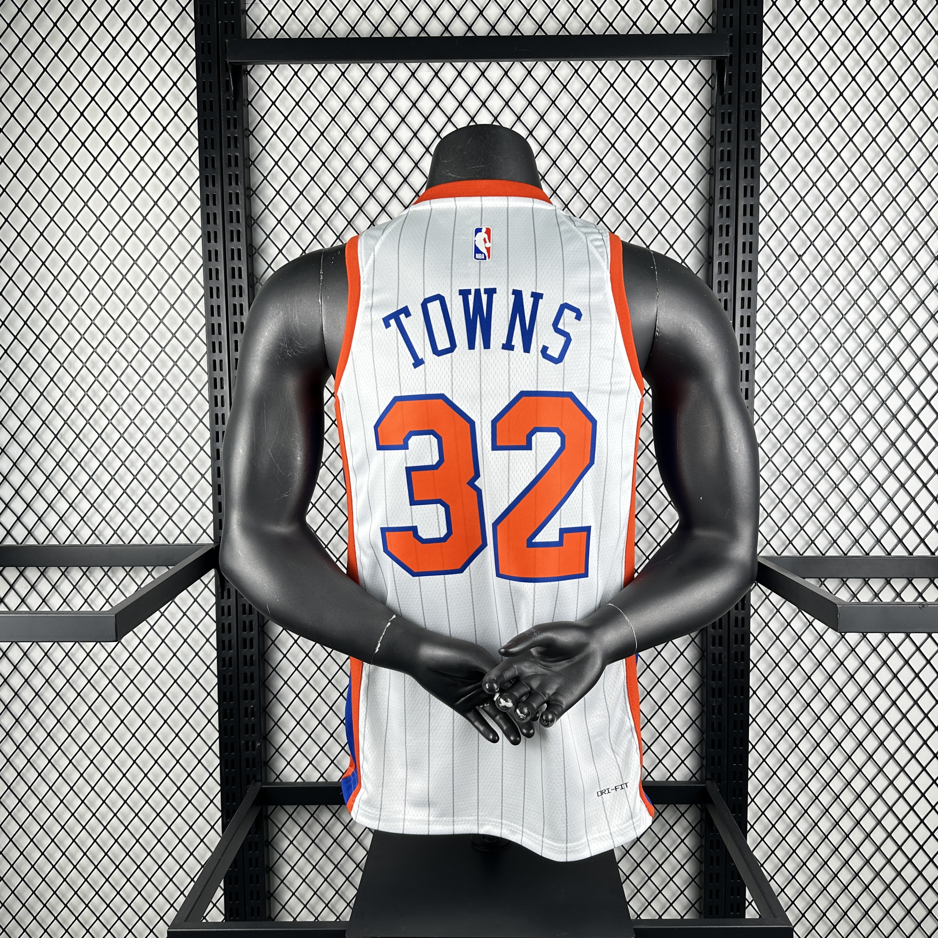 25th season Knicks City Edition No. 32 Towns