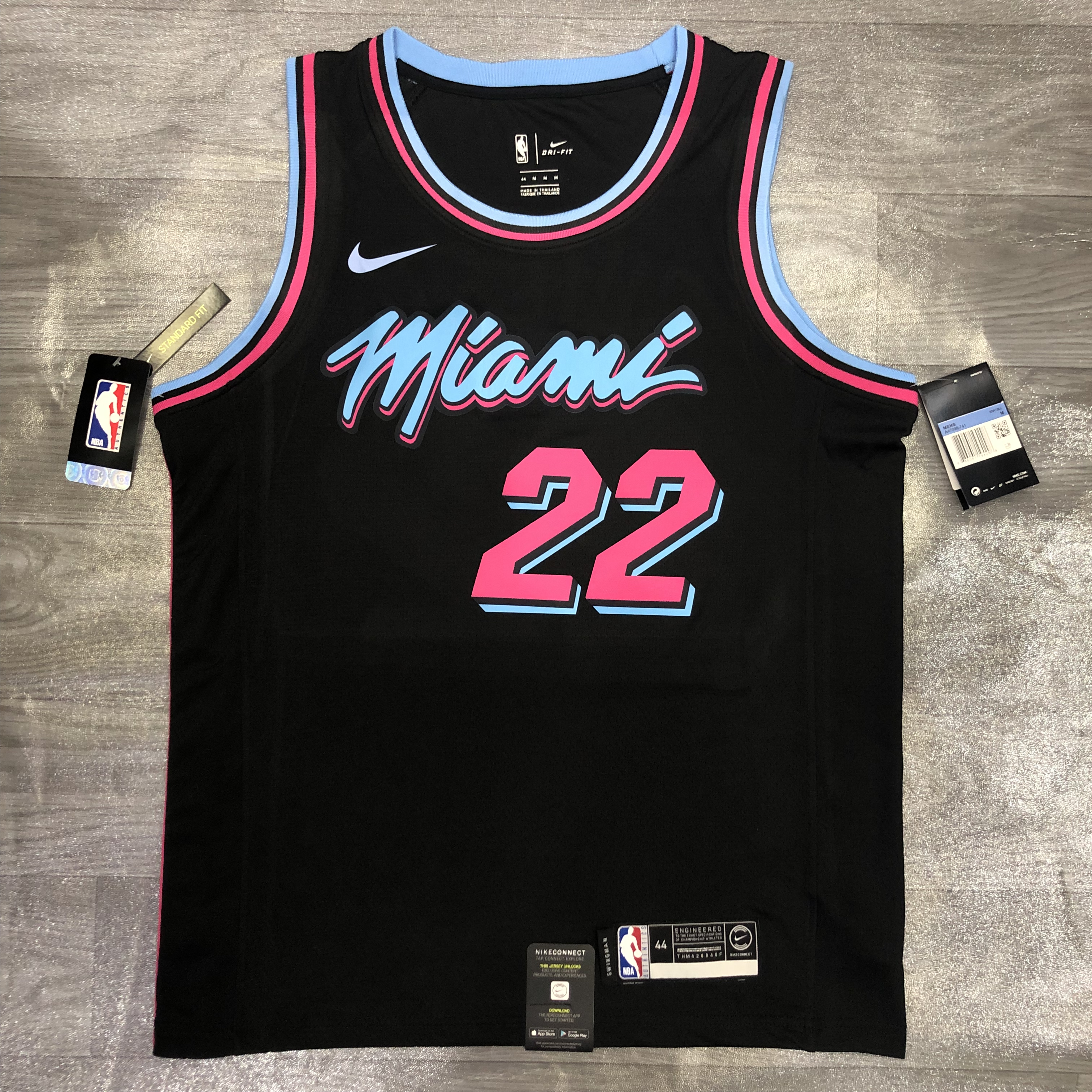 Heat crewneck black number 22  Butler