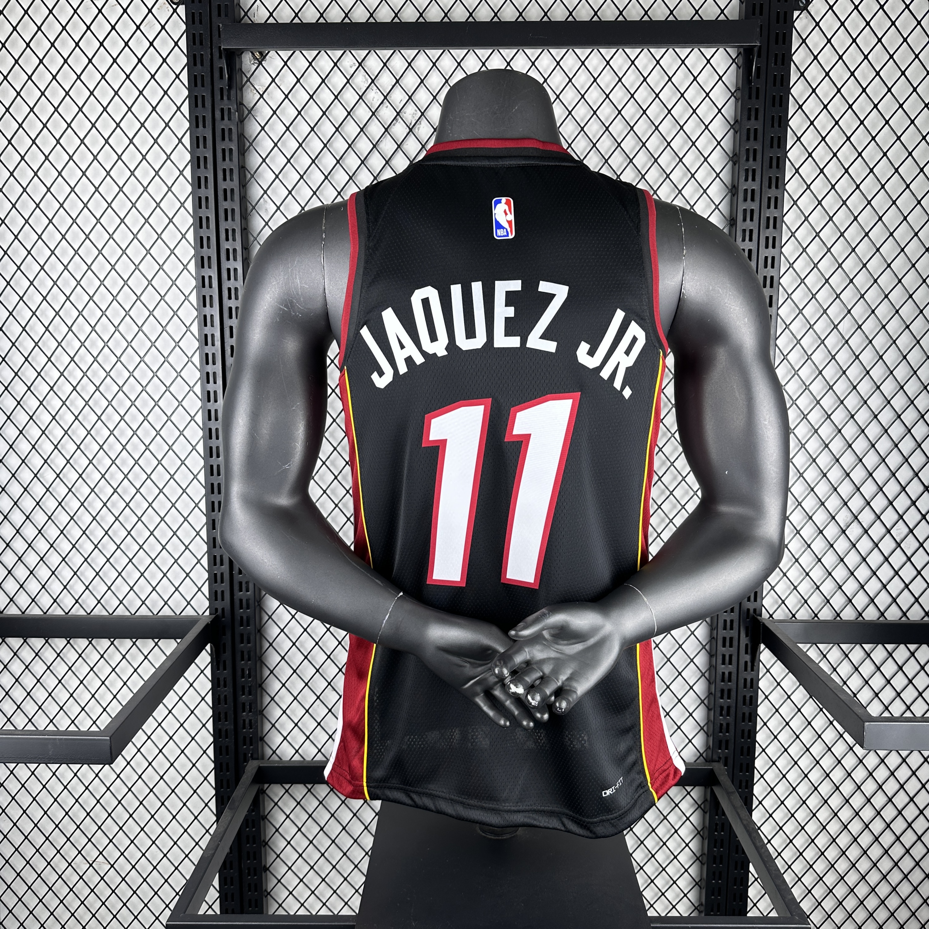 Heat V-neck away black No. 11 JAQUEZ JR
