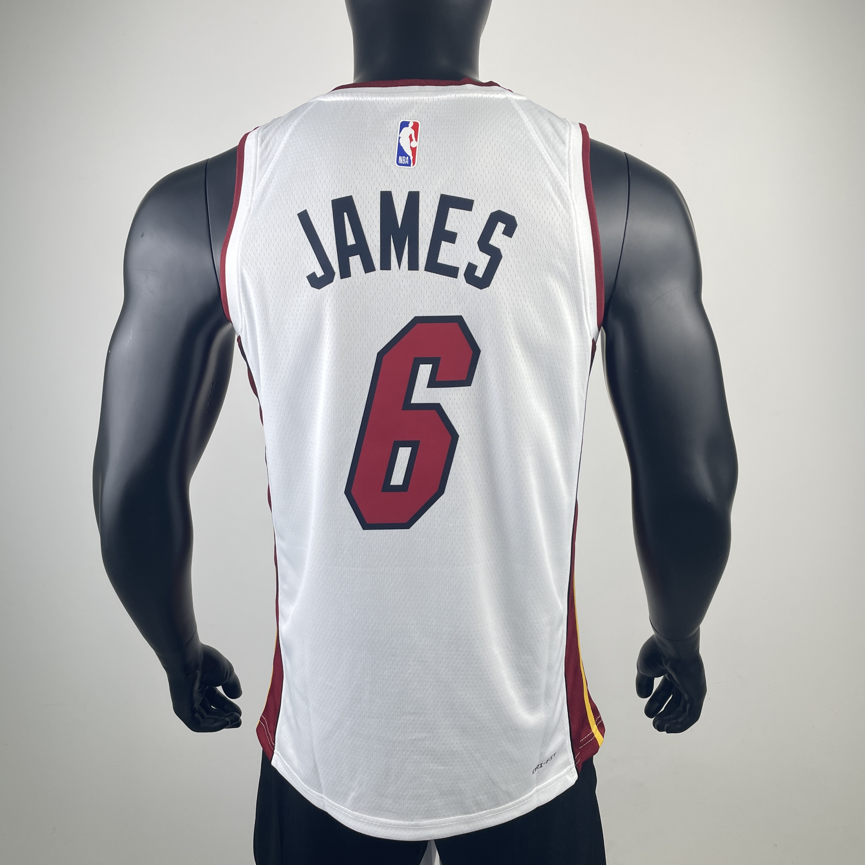 Heat V-neck white number 6 James