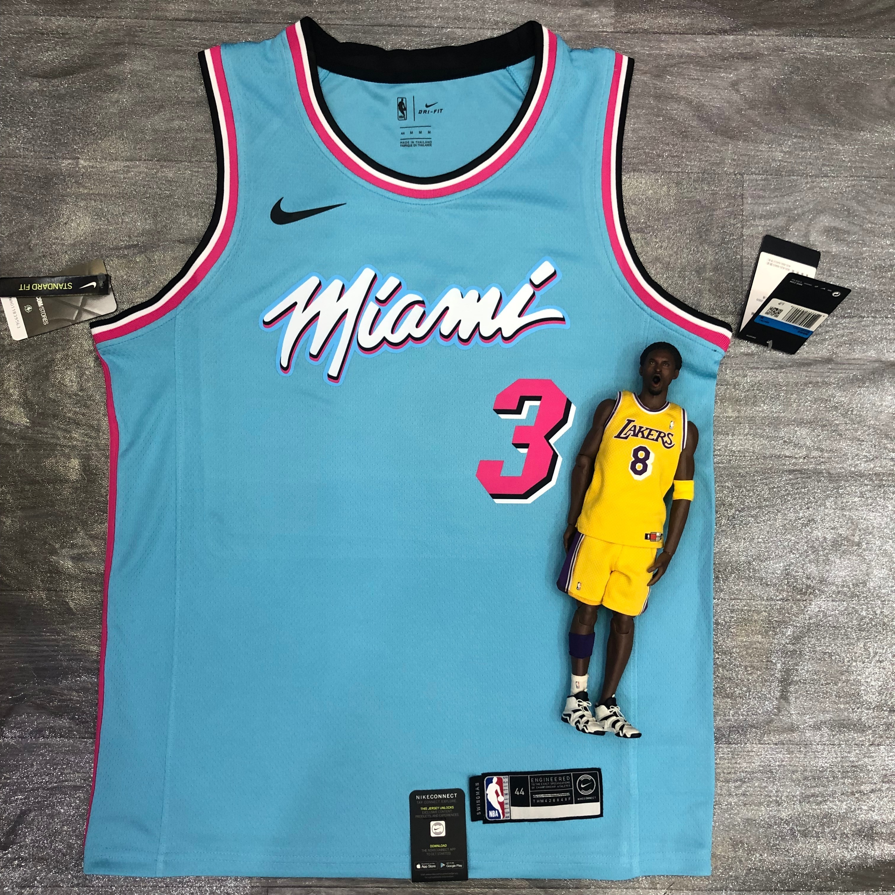 Heat crewneck blue number 3 Wade