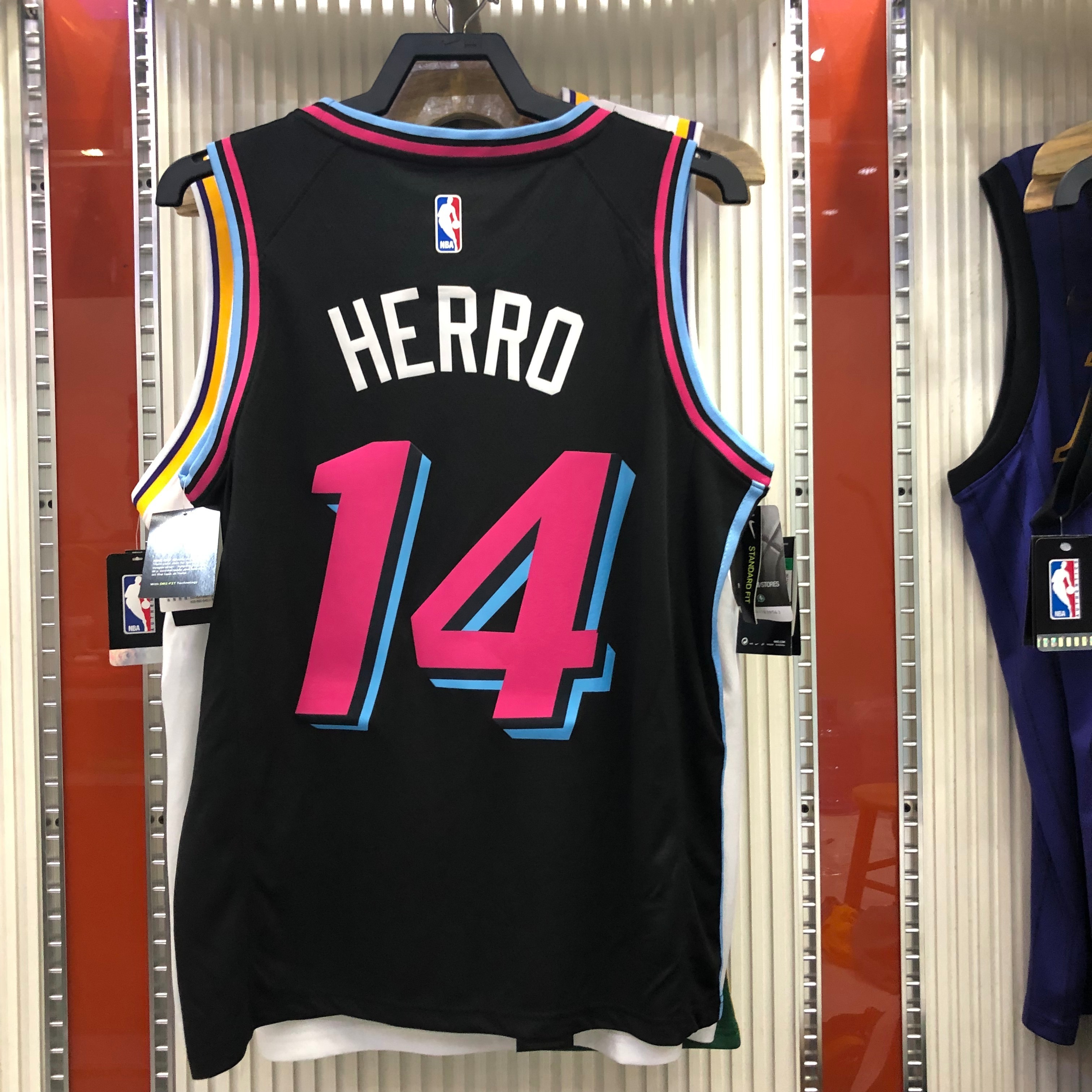Heat crewneck black number 14 HERRO