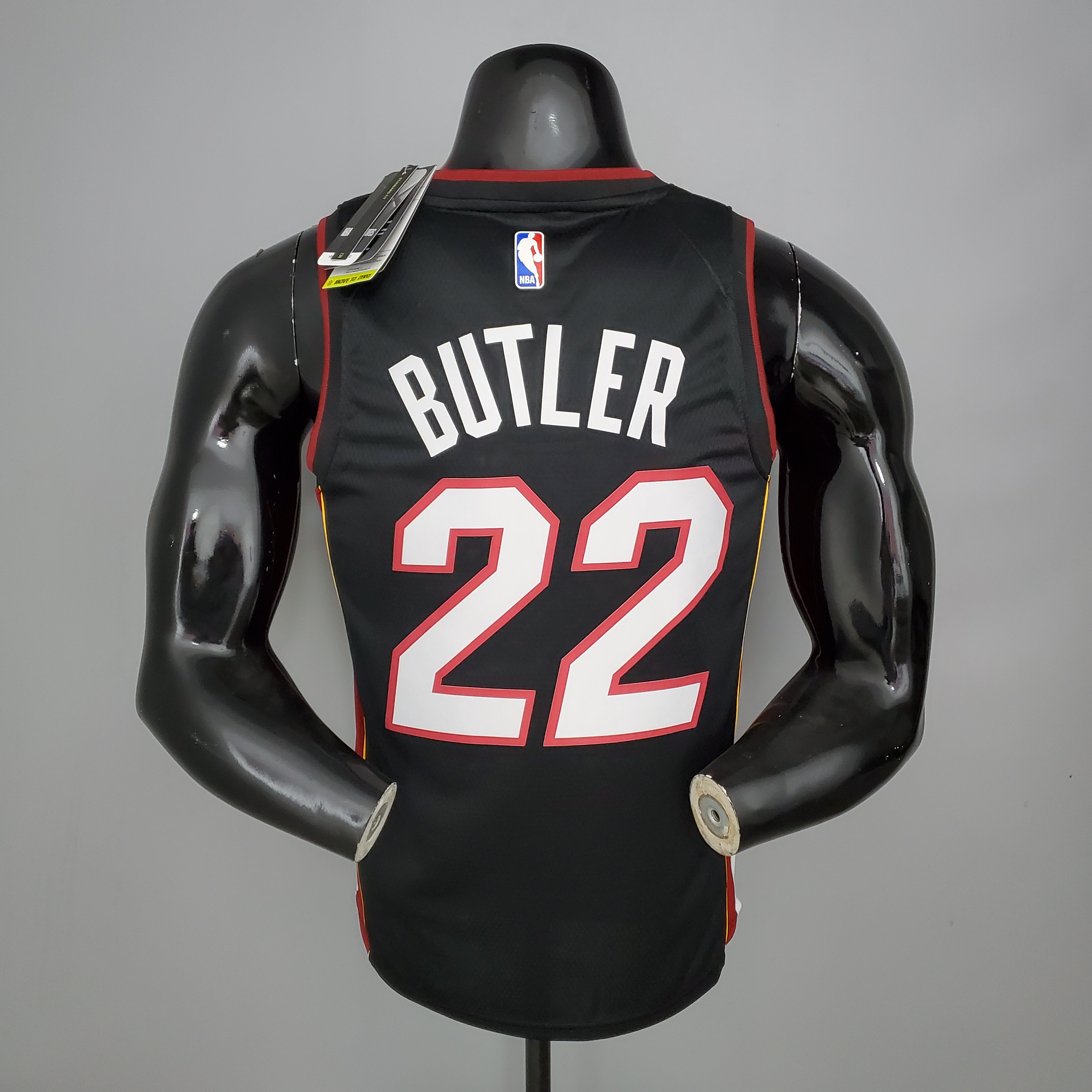 Heat V-neck black 22 Butler