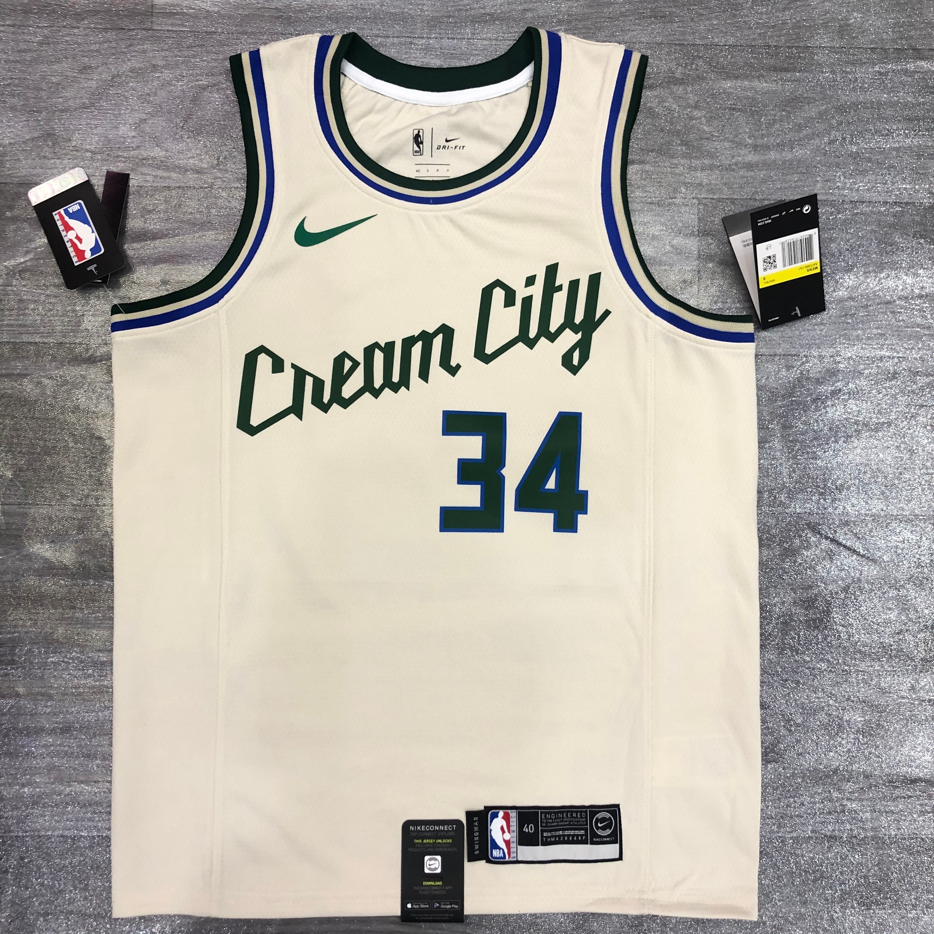 Bucks crewneck cream-white 34 Antetokounmpo