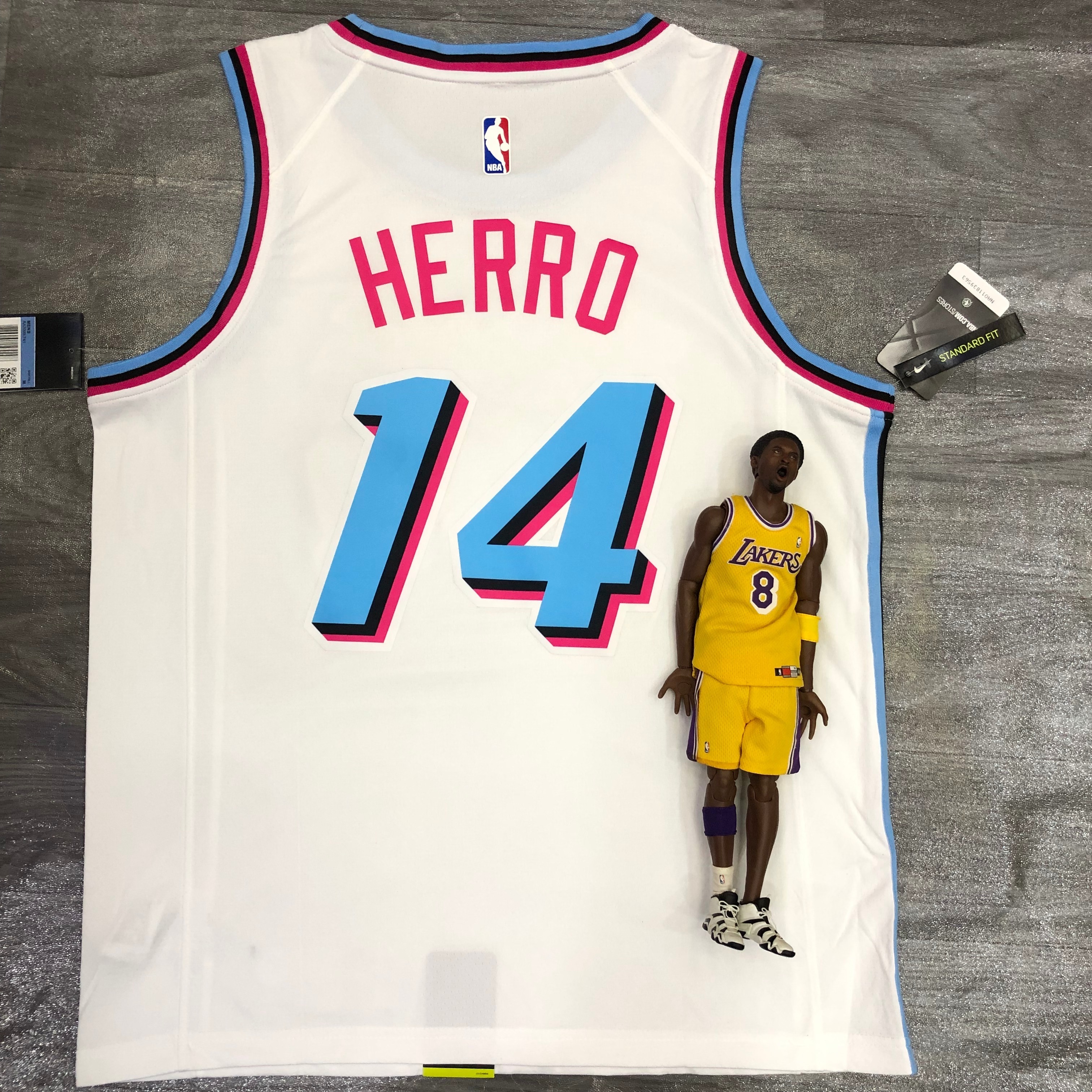 Heat crewneck white number 14 HERRO