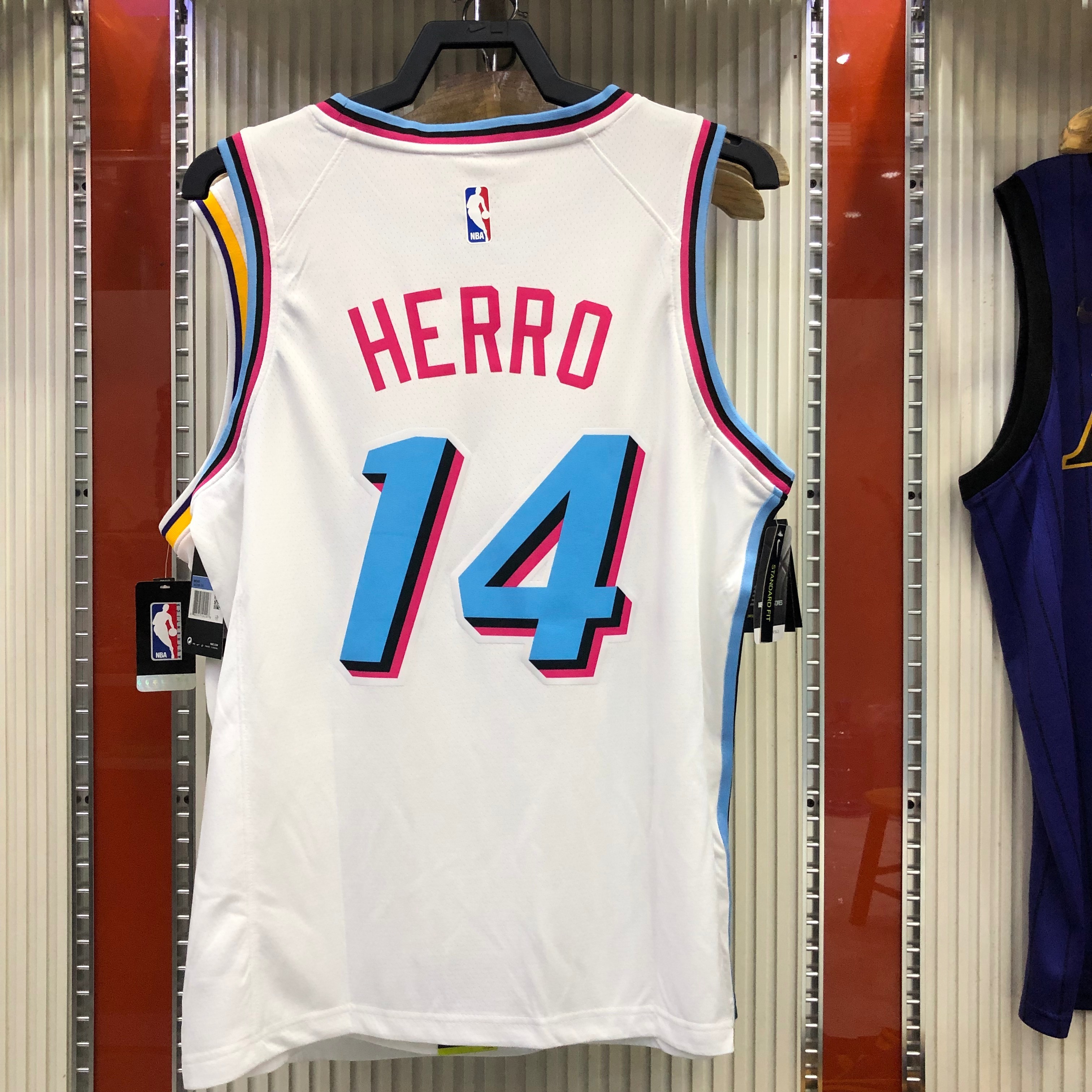 Heat crewneck white number 14 HERRO