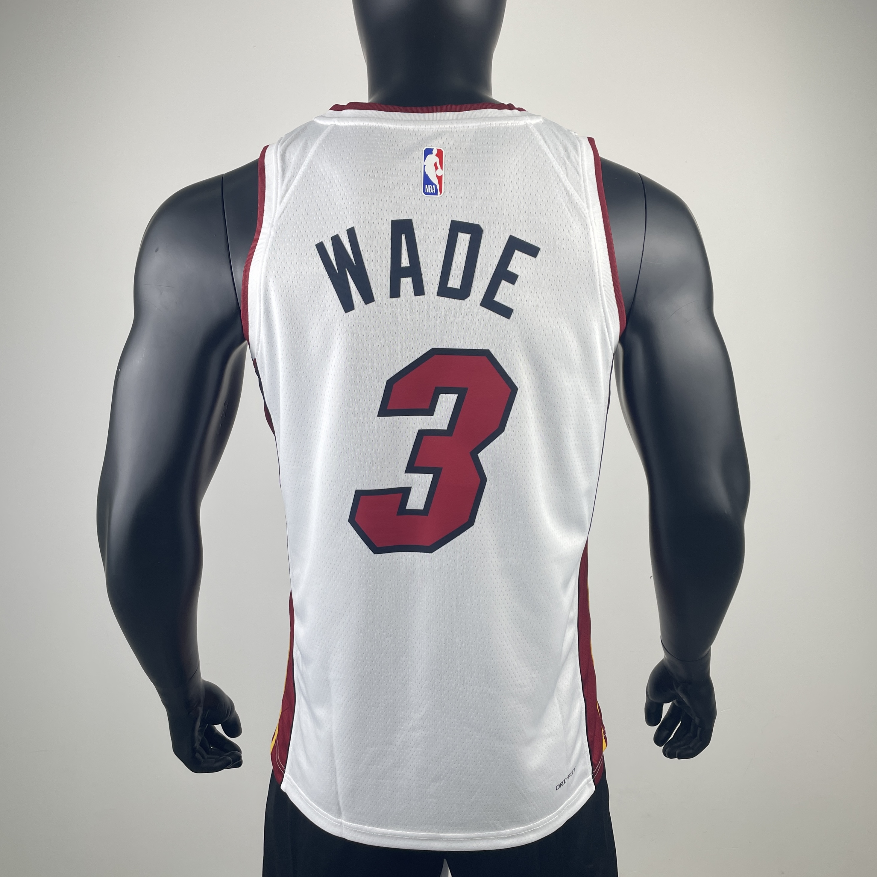 Heat V-neck white No. 3 Wade