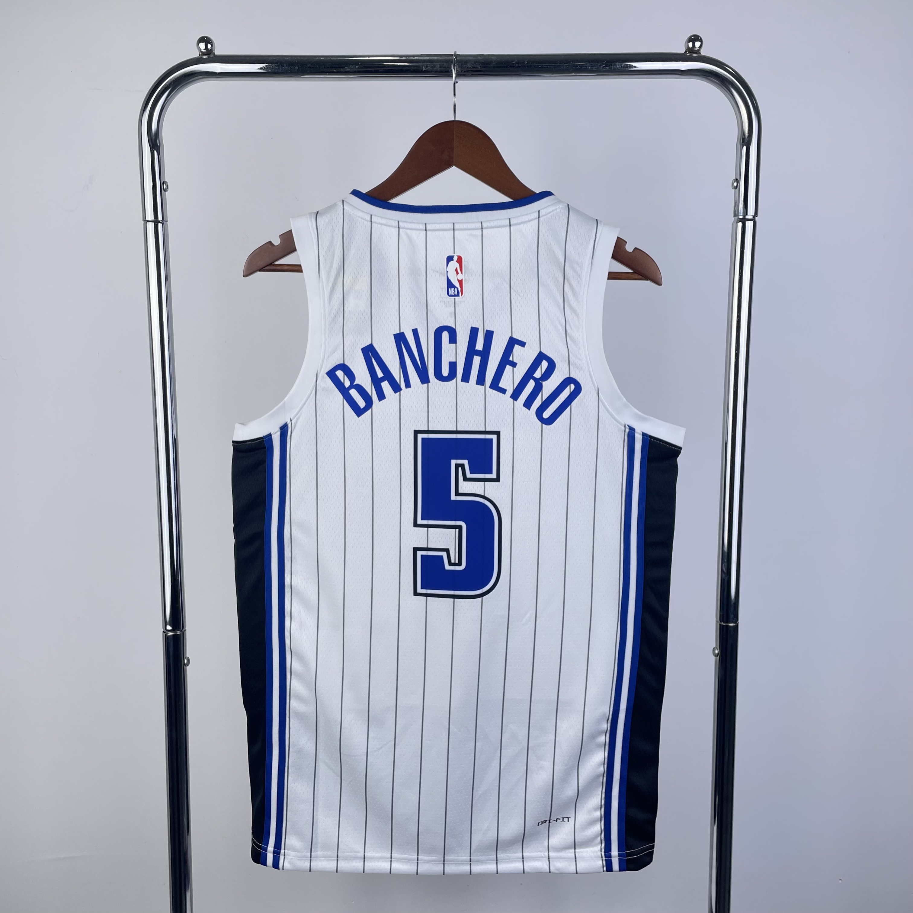 23 Magic home white No. 5 Benchero