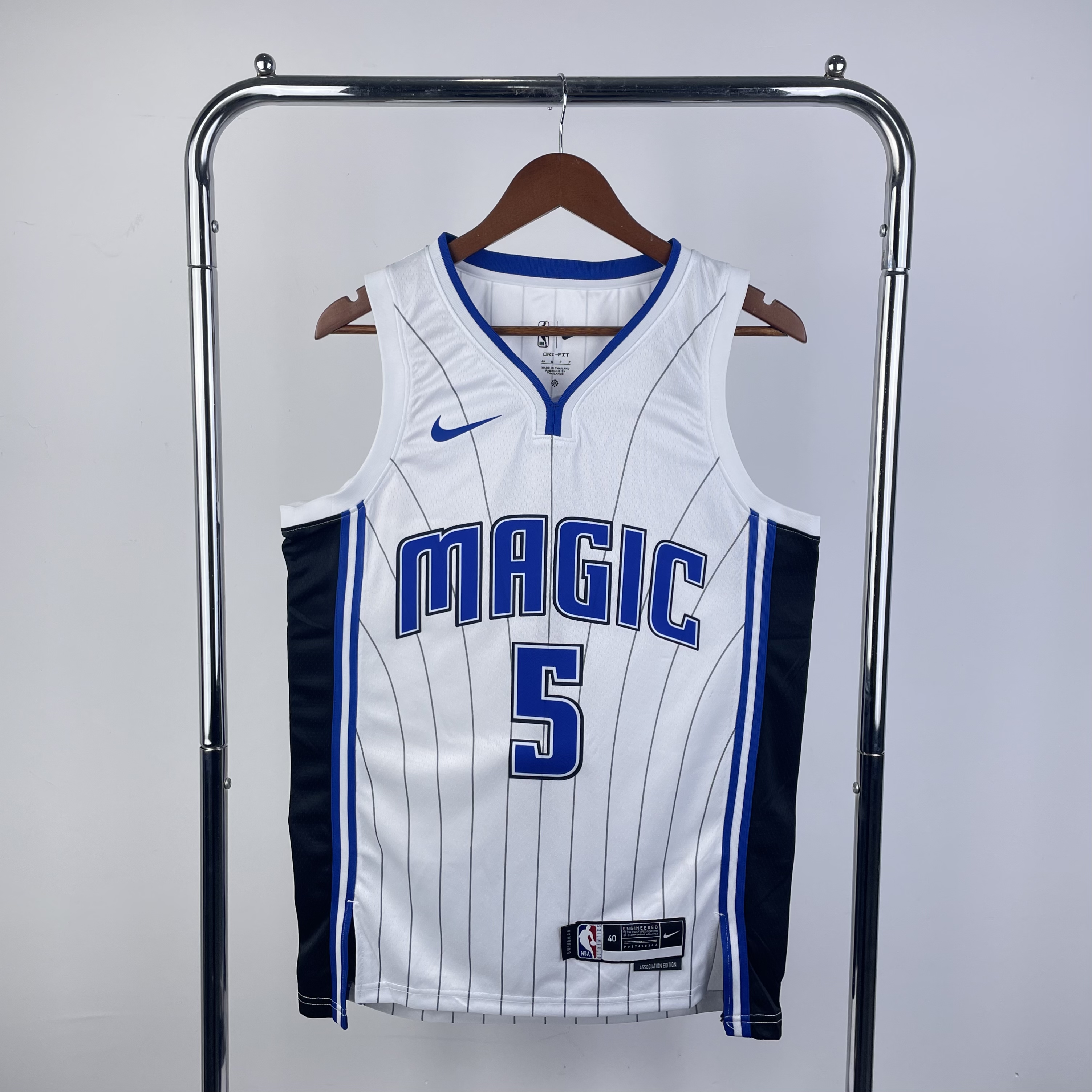 23 Magic home white No. 5 Benchero