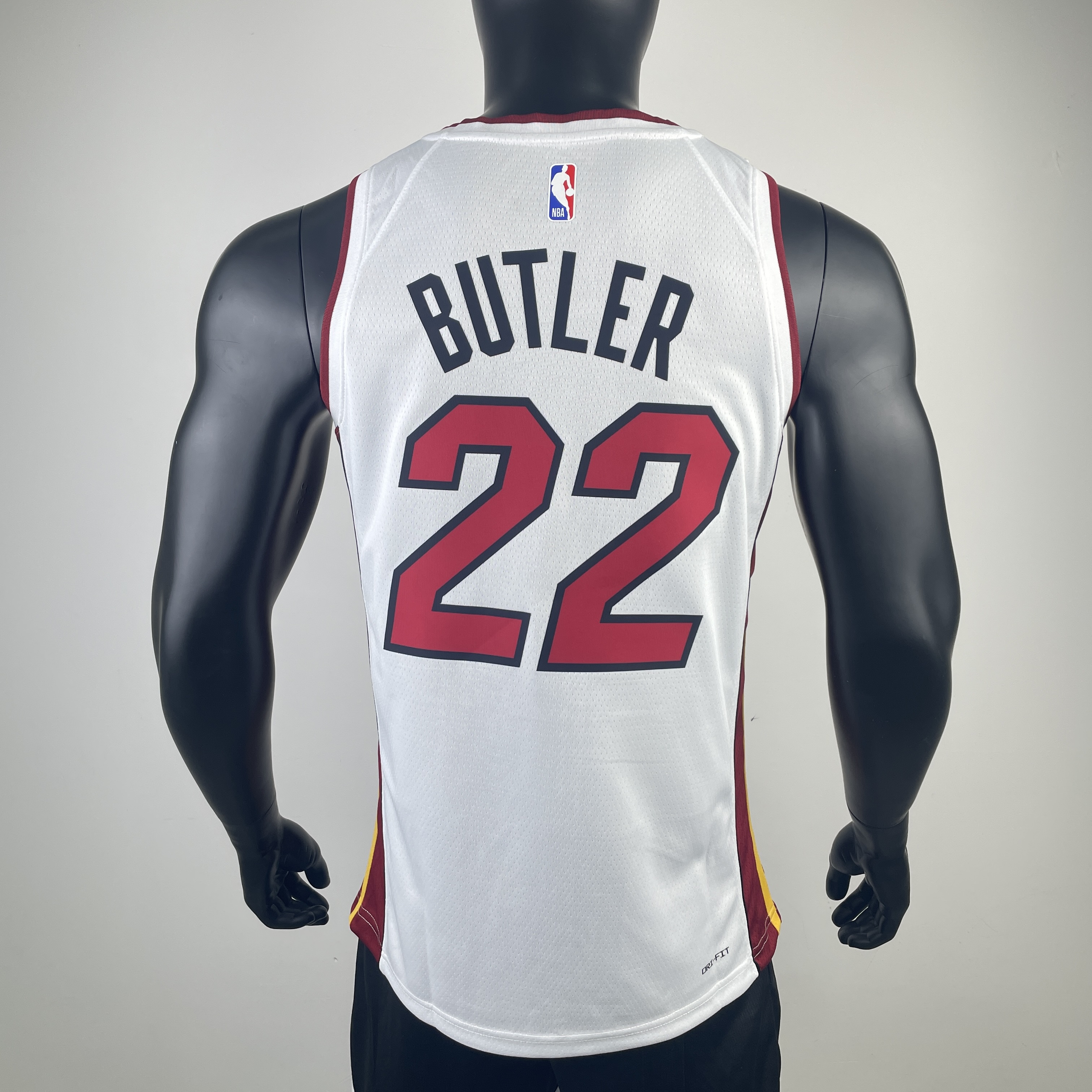Heat V-neck white No. 22 Butler