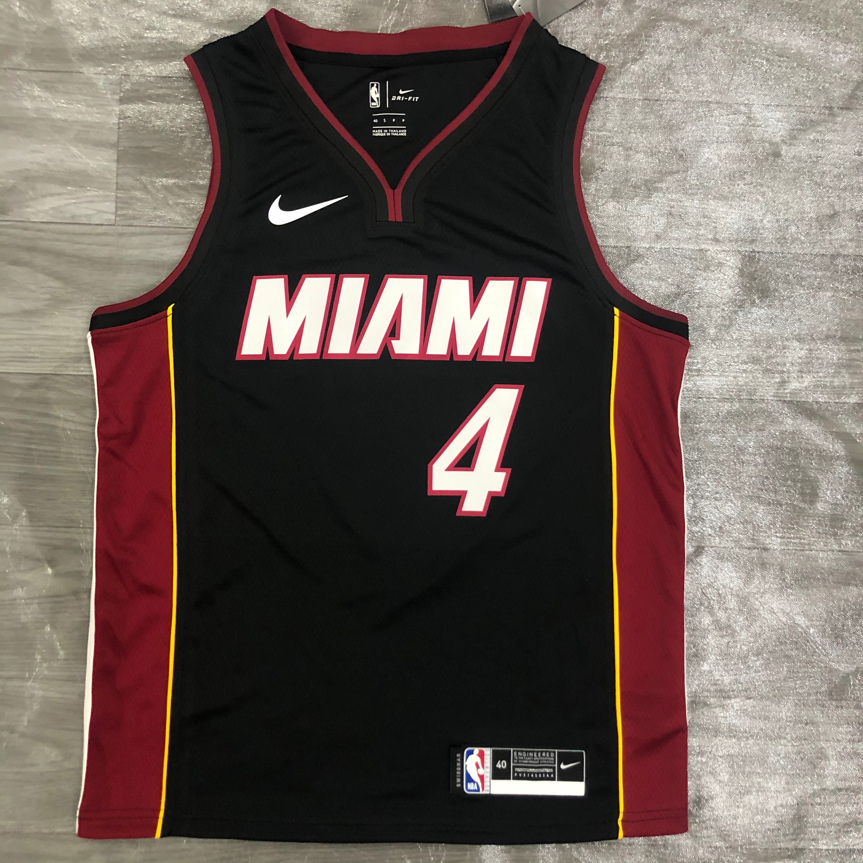 Heat V-neck black No. 4 Oladipo