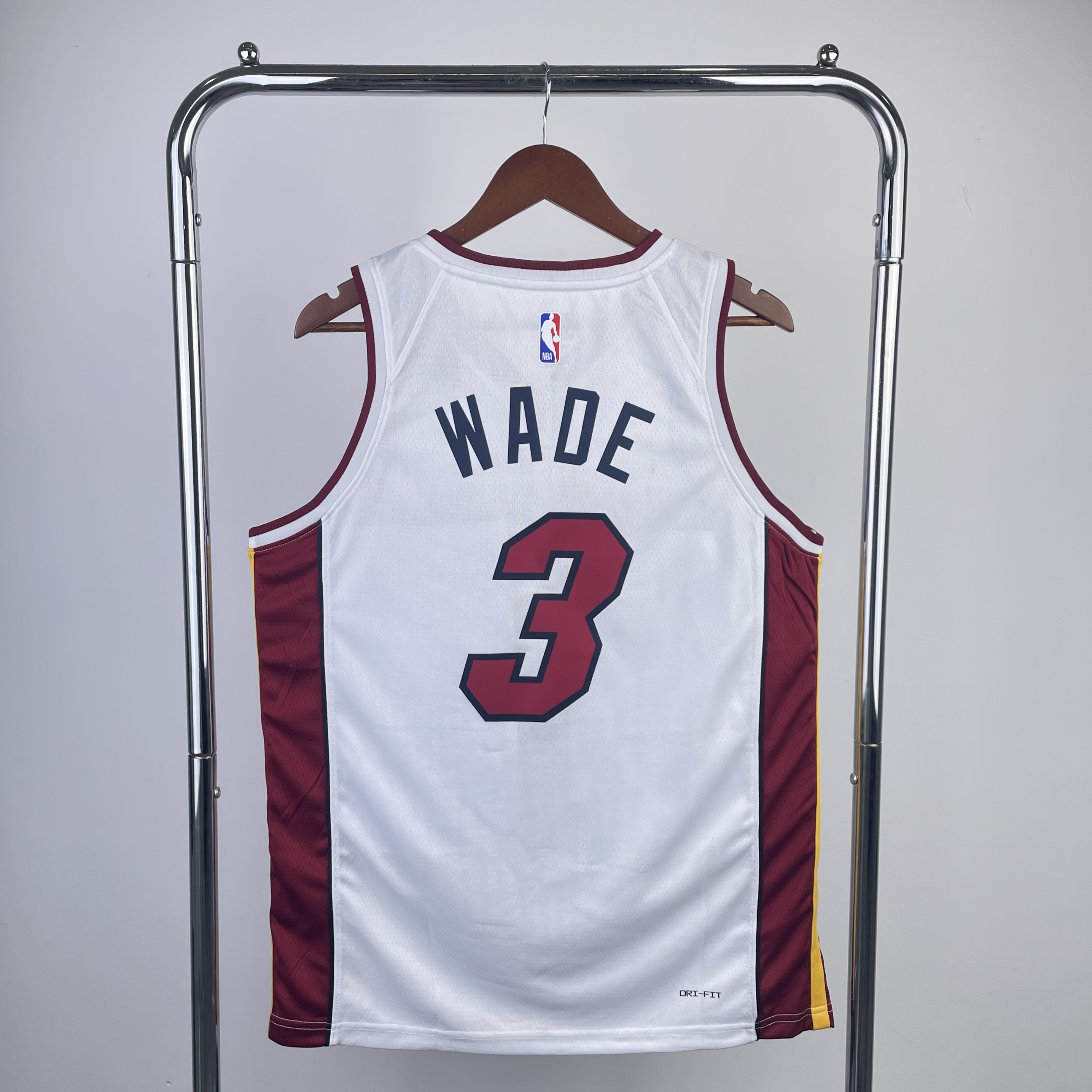 Heat V-neck white No. 3 Wade