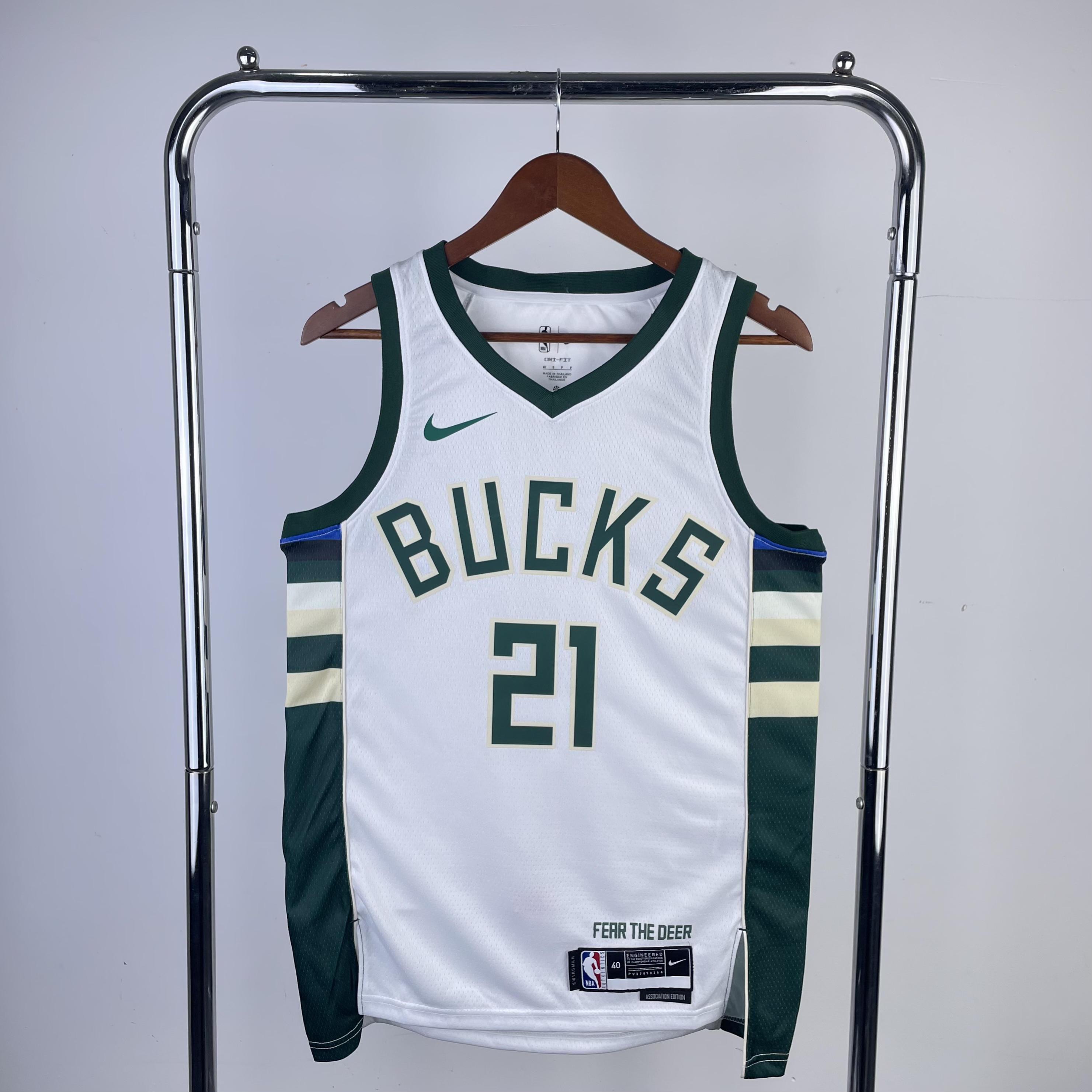 Season 23 Bucks home white 21 Holiday