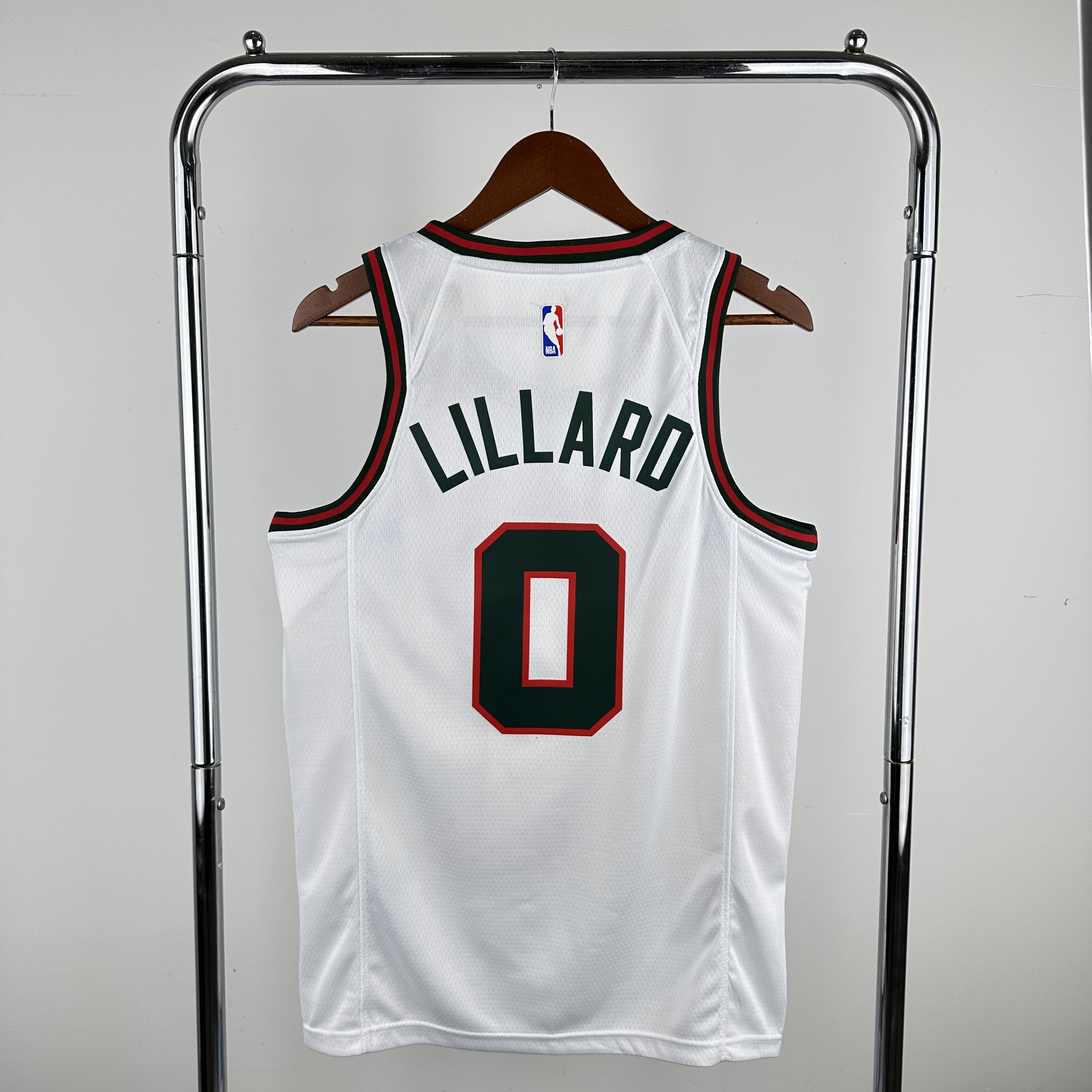 '18 Bucks throwback No. 0 Lillard