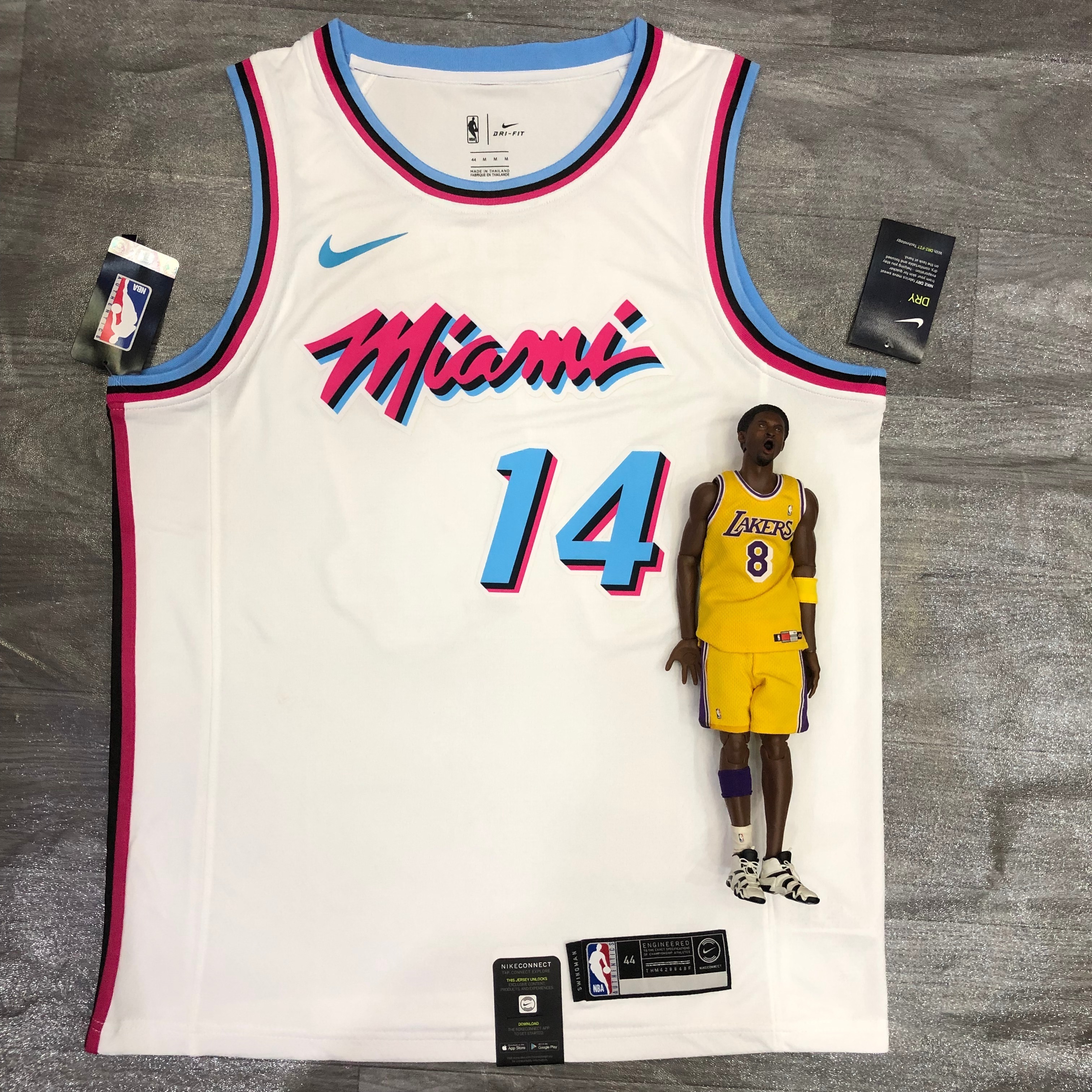 Heat crewneck white number 14 HERRO