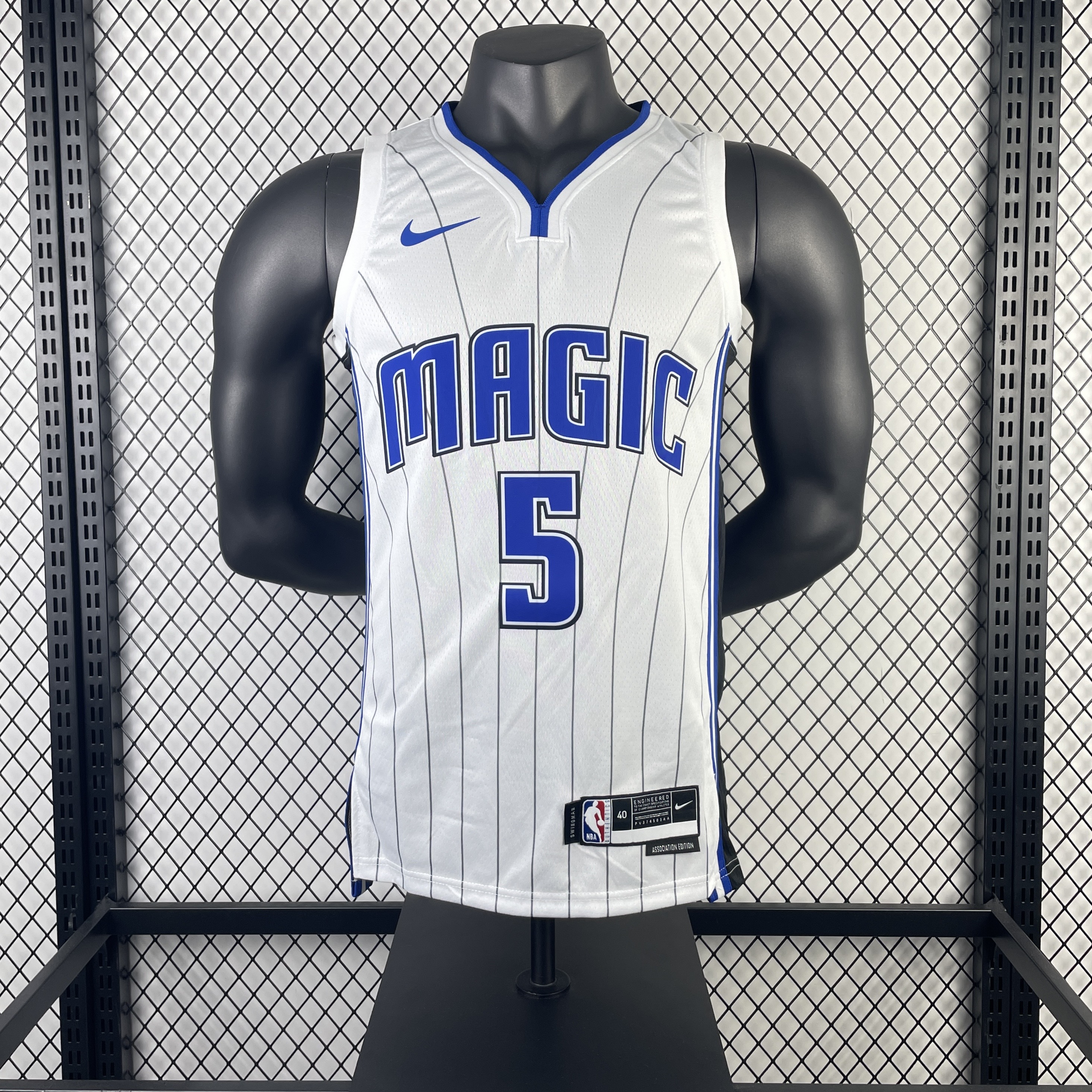 23 Magic home white No. 5 Benchero