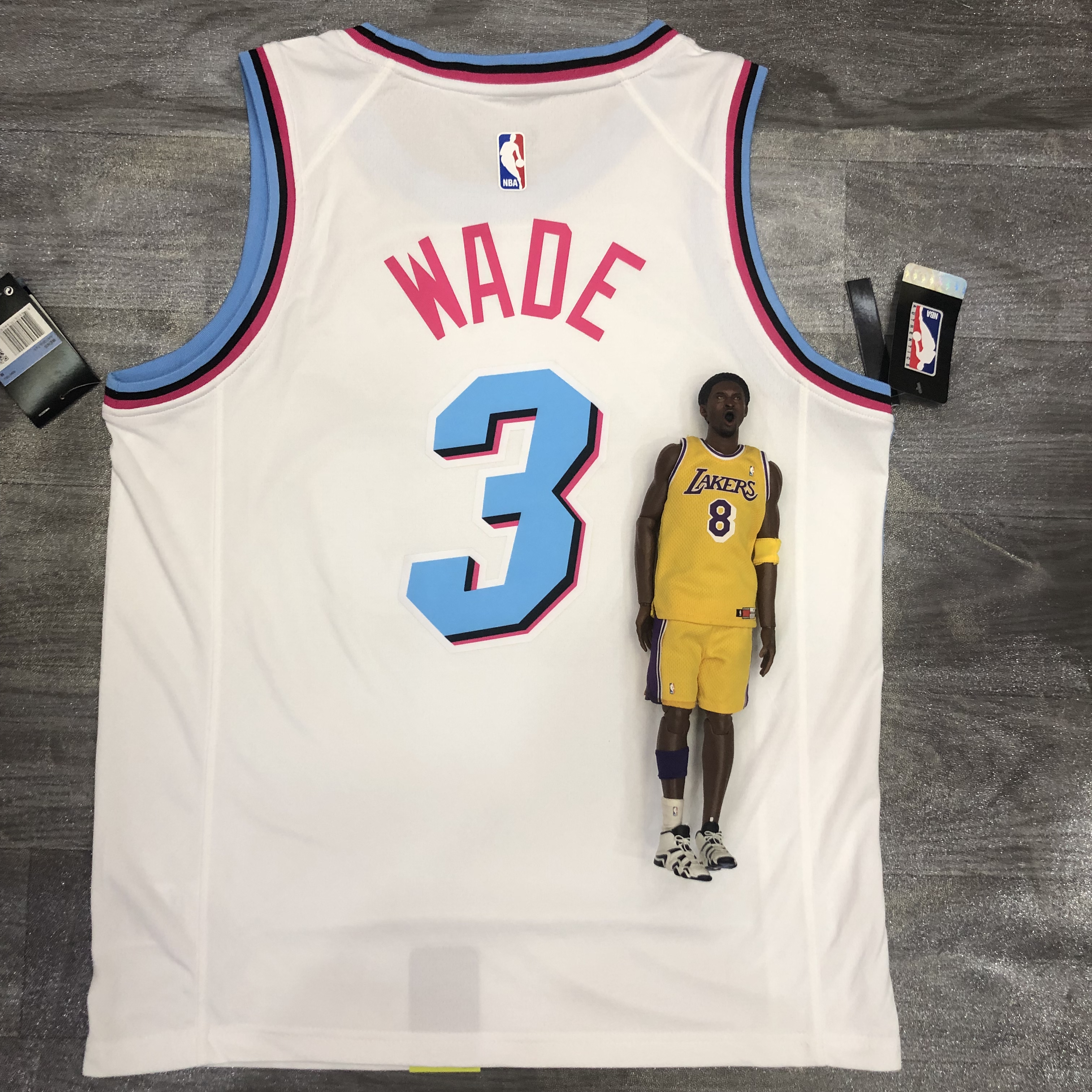 Heat crewneck white No. 3 Wade