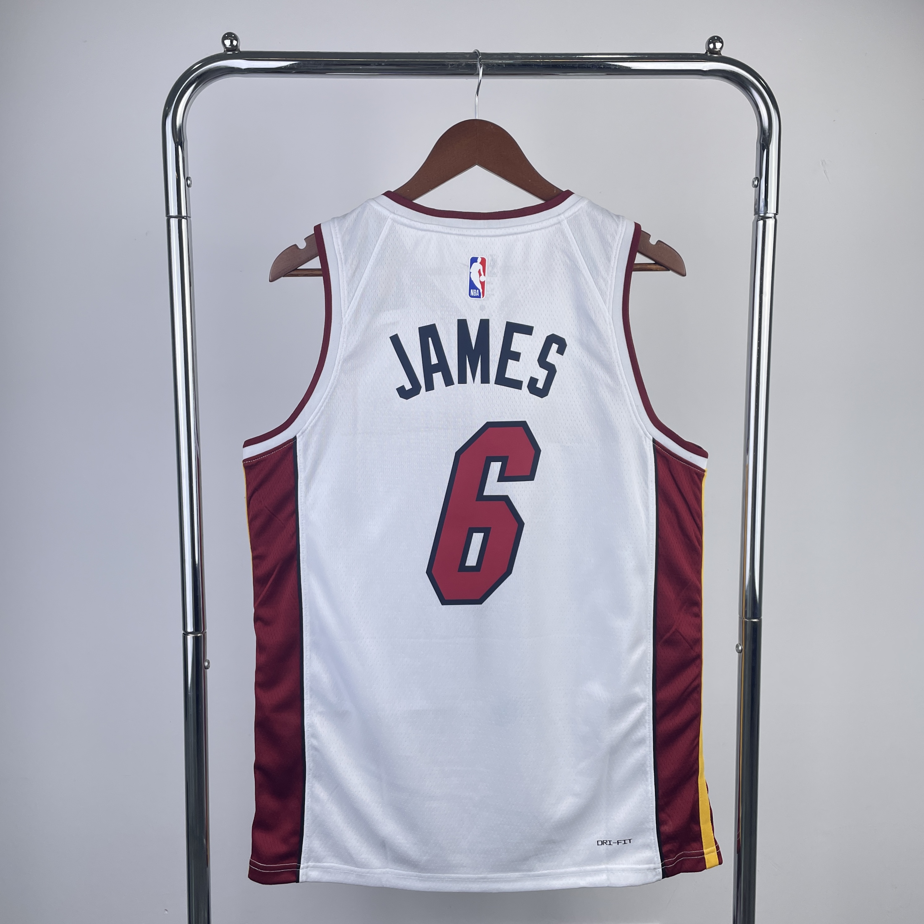 Heat V-neck white number 6 James