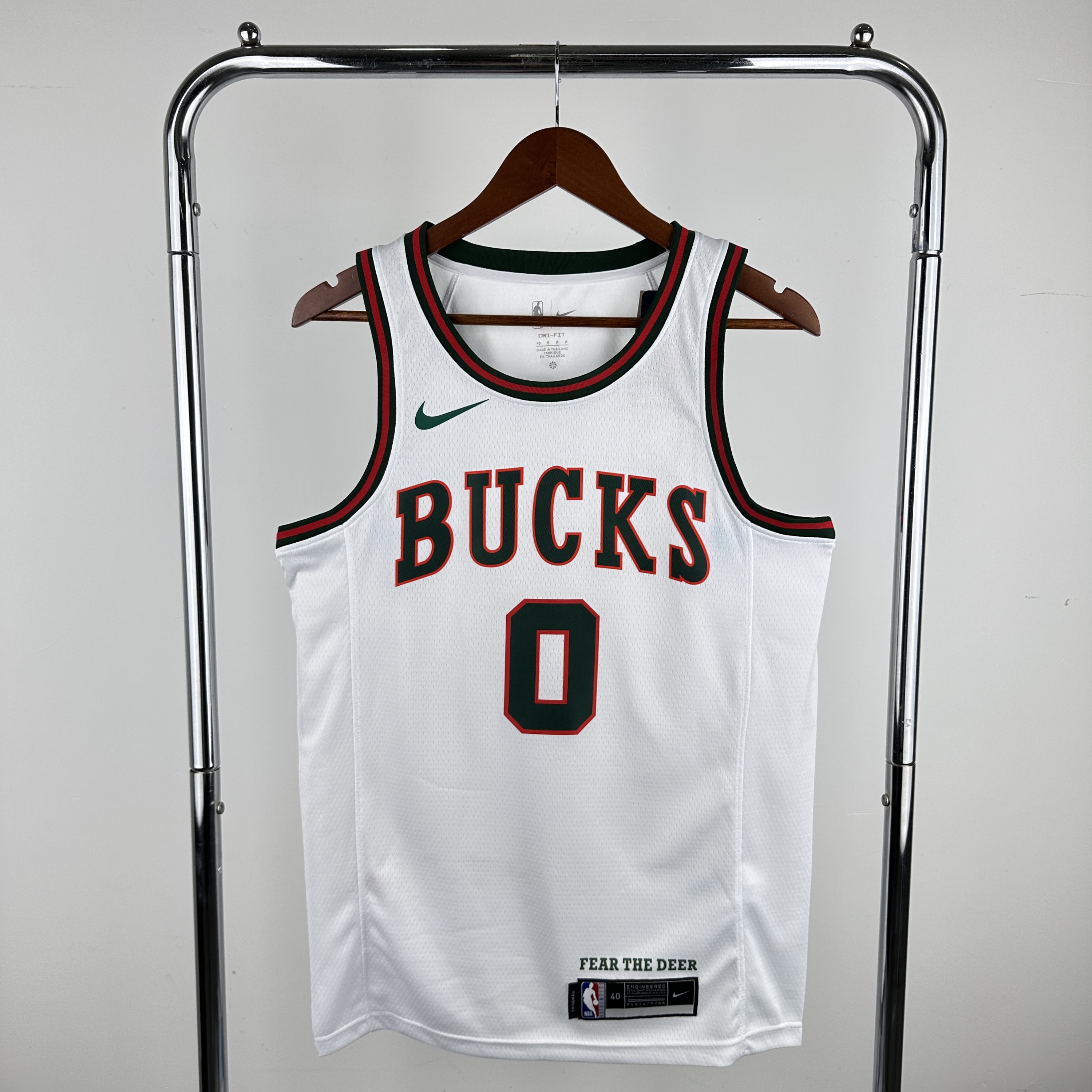 '18 Bucks throwback No. 0 Lillard