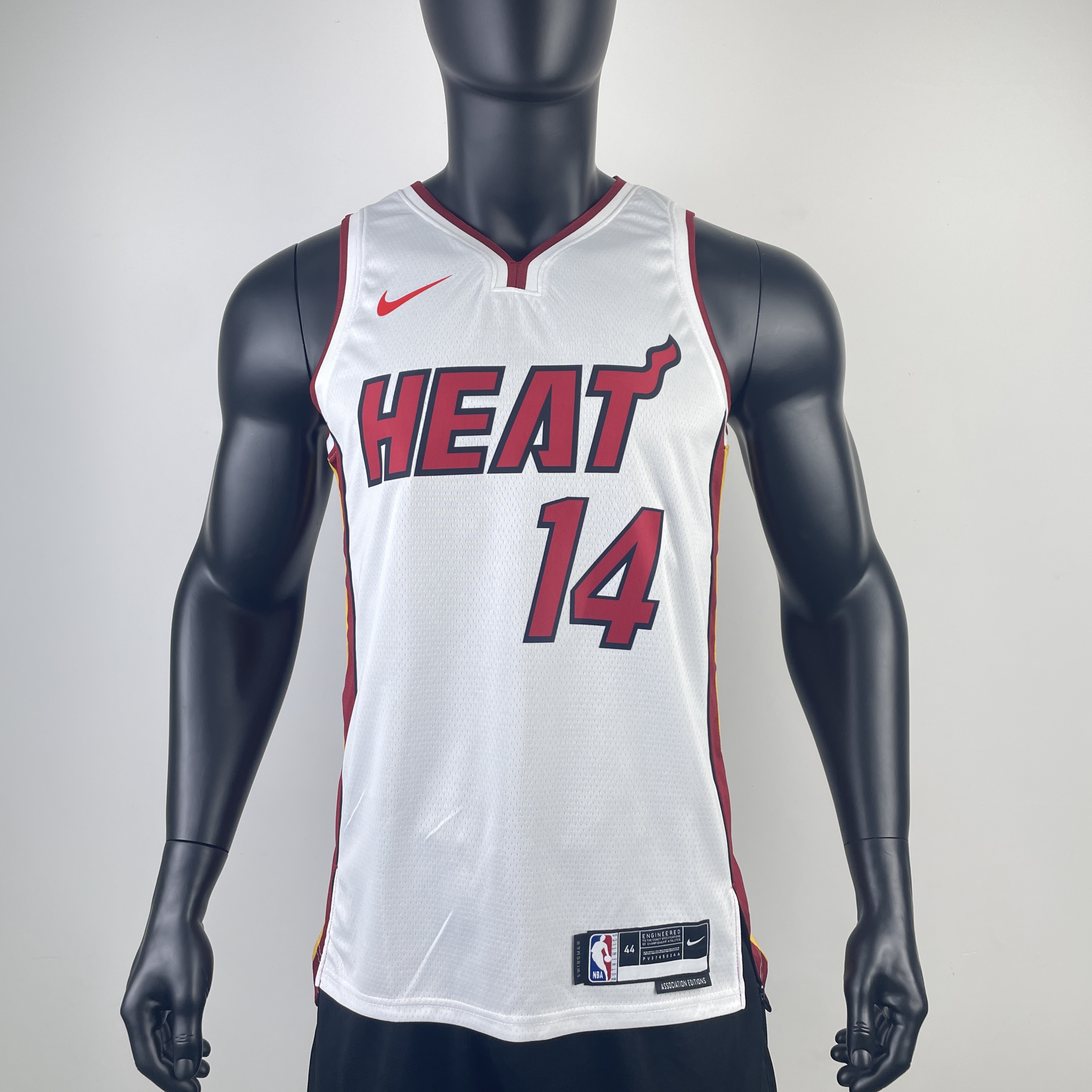 Heat V-neck white number 14 HERRO