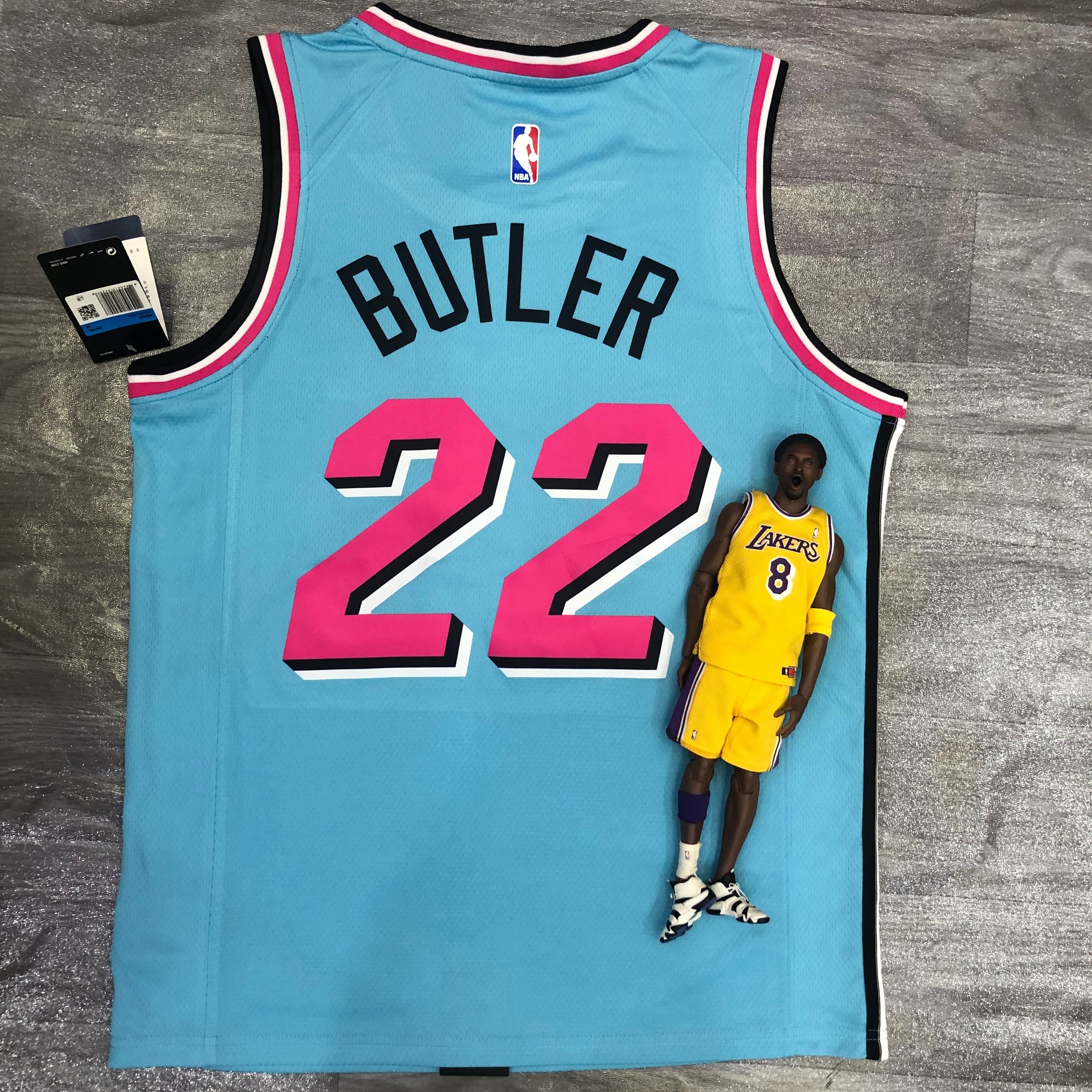 Heat crewneck Blue number 22 Butler