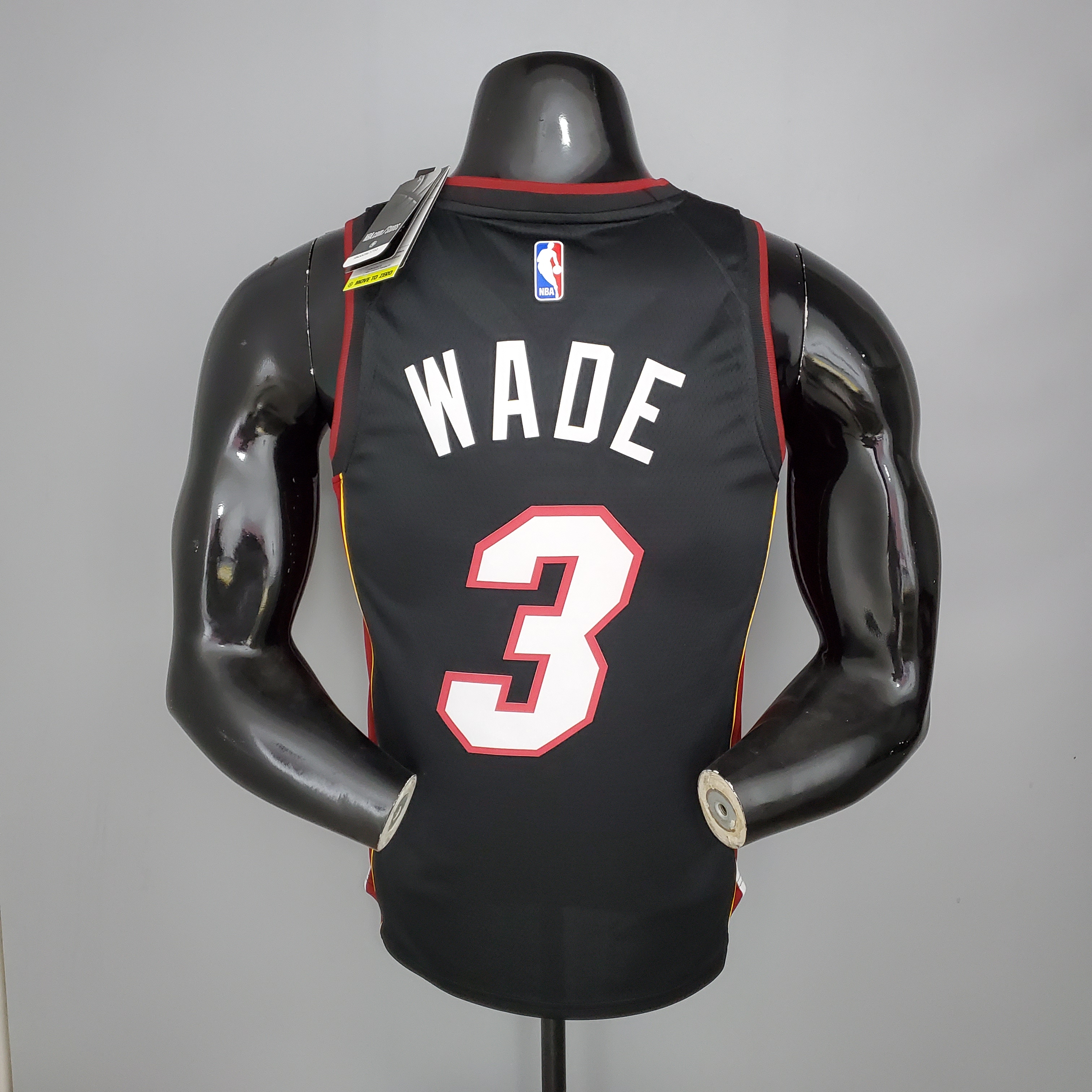 Heat V-neck black No. 3 Wade