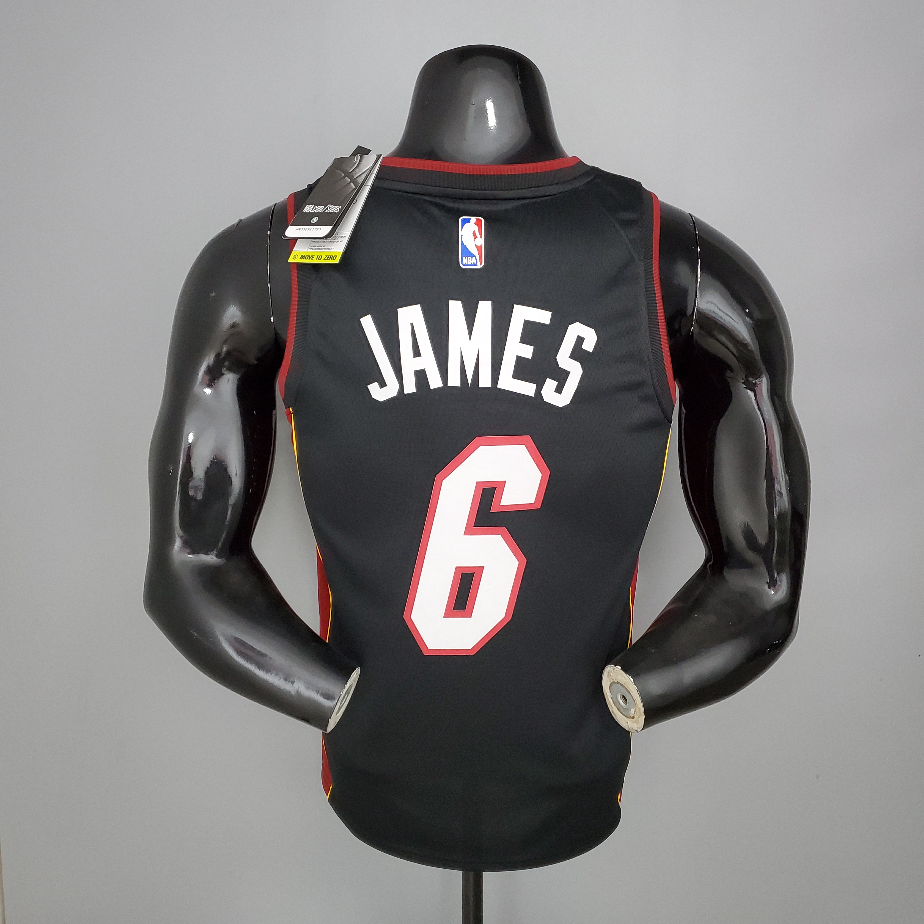Heat V-neck black No.6 James
