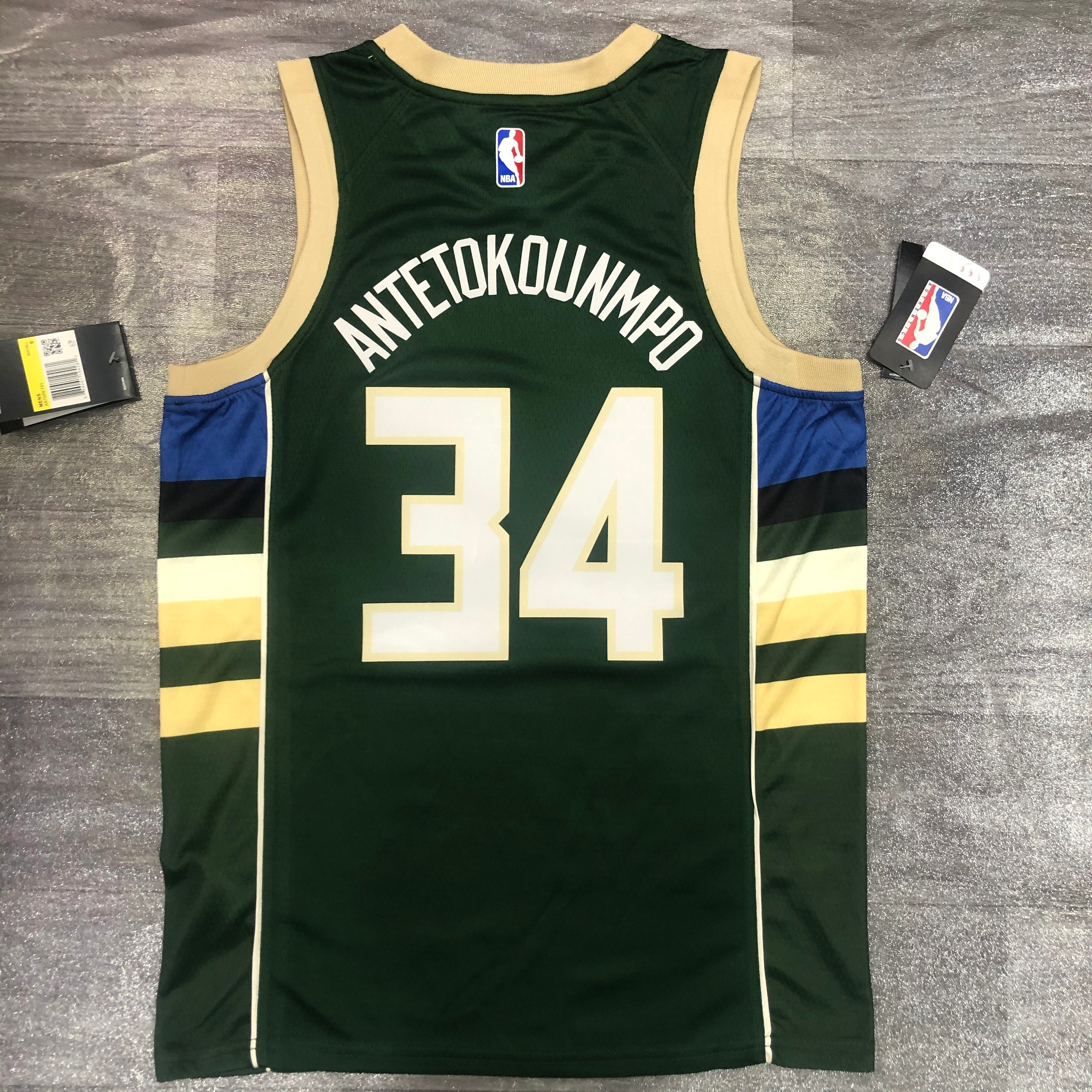 Bucks V-neck green 34 Antetokounmpo