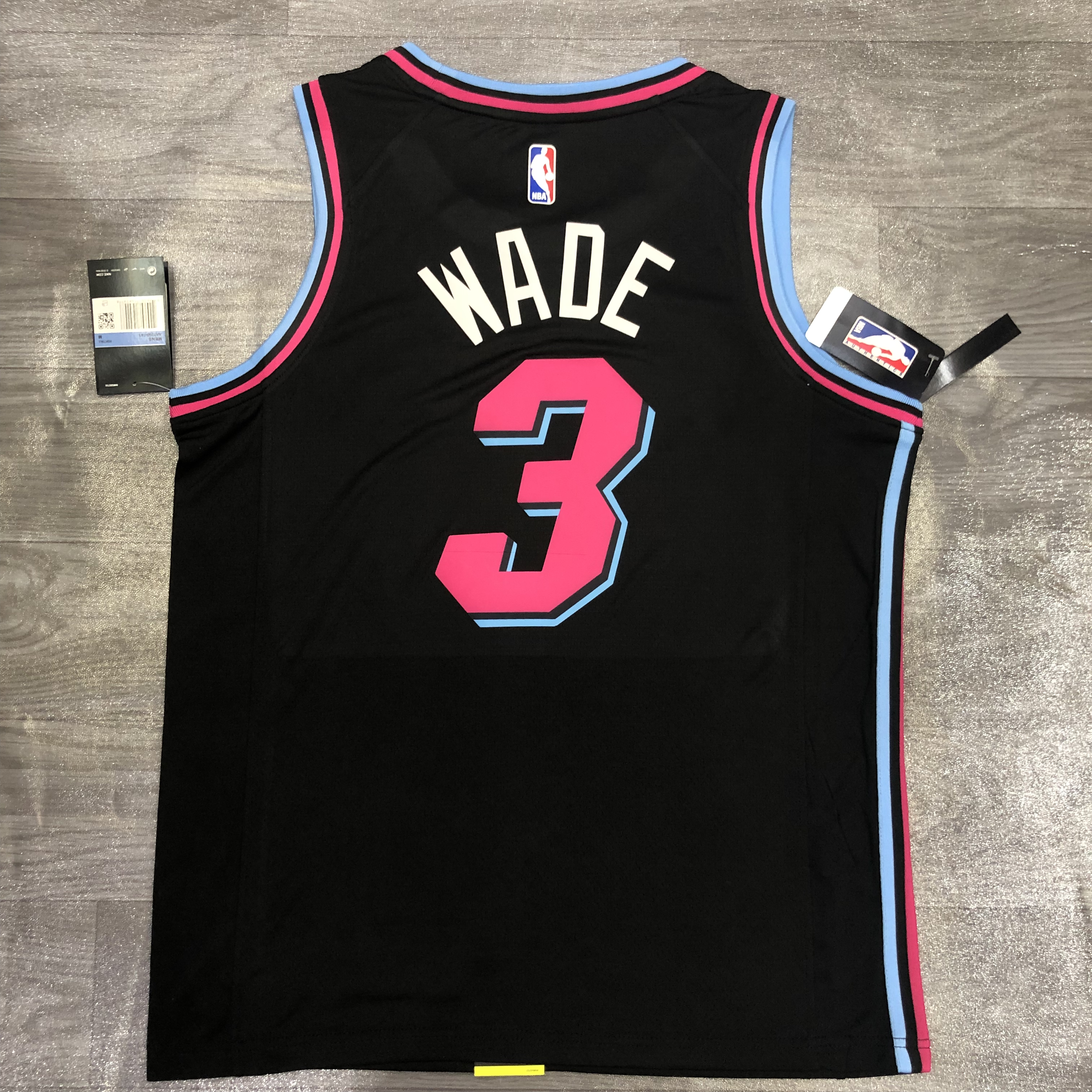 Heat crewneck black No. 3 Wade