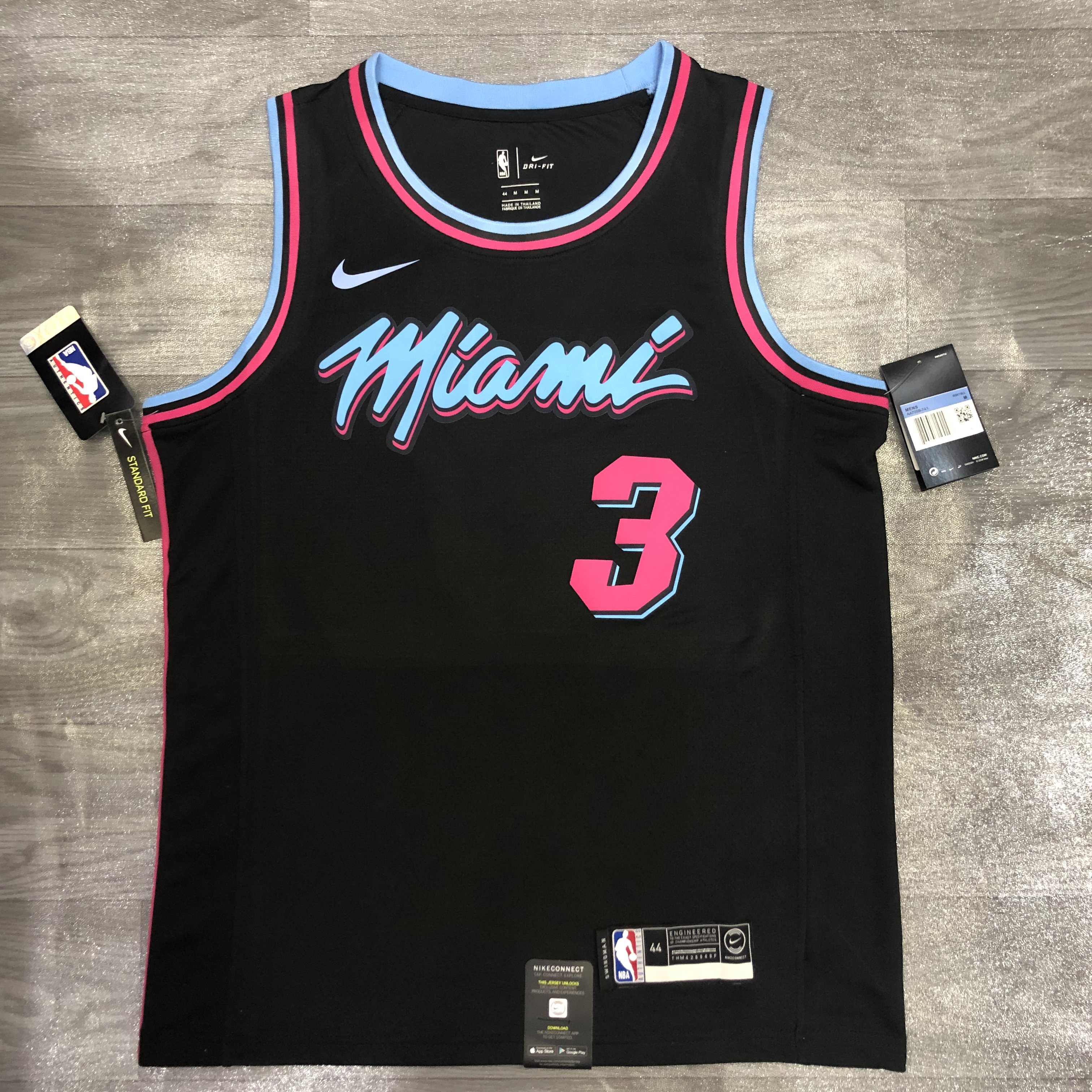 Heat crewneck black No. 3 Wade