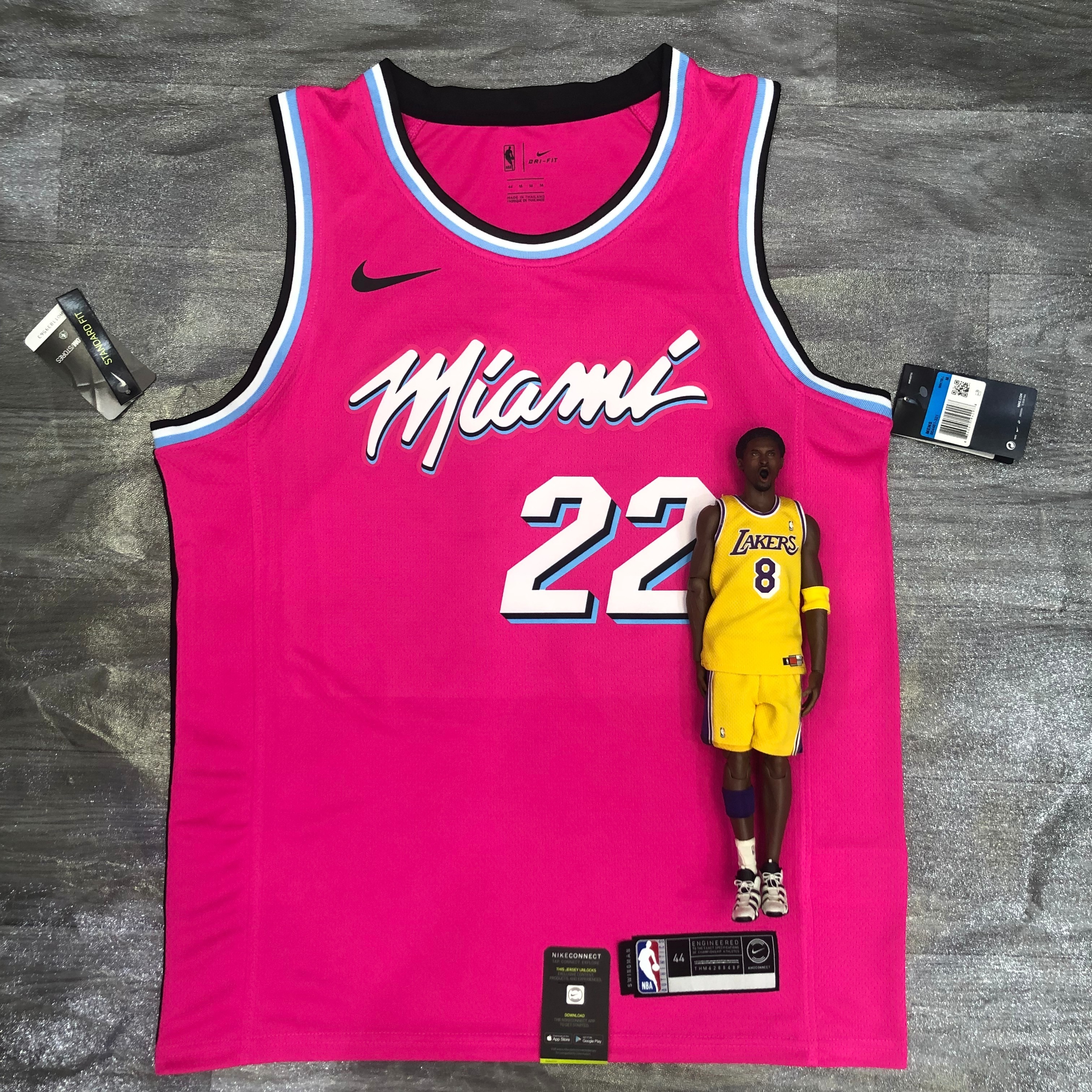 Heat crewneck pink number 22 Butler