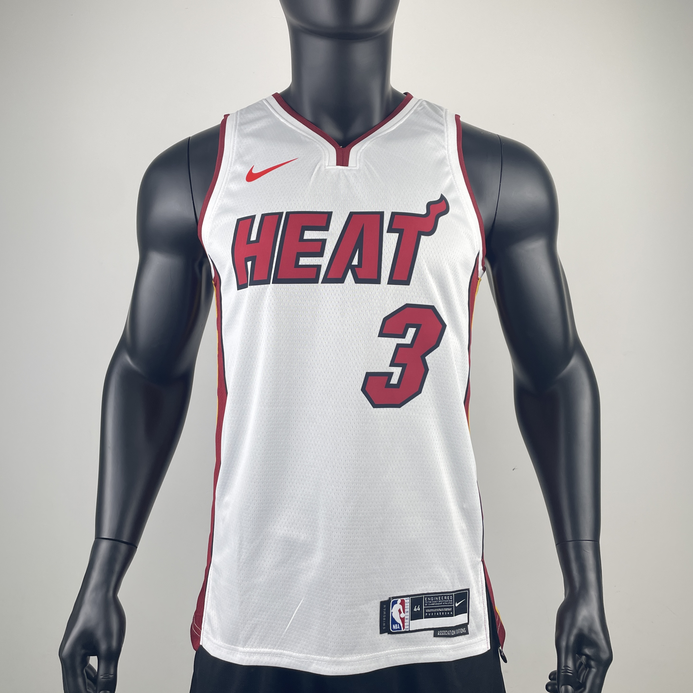 Heat V-neck white No. 3 Wade