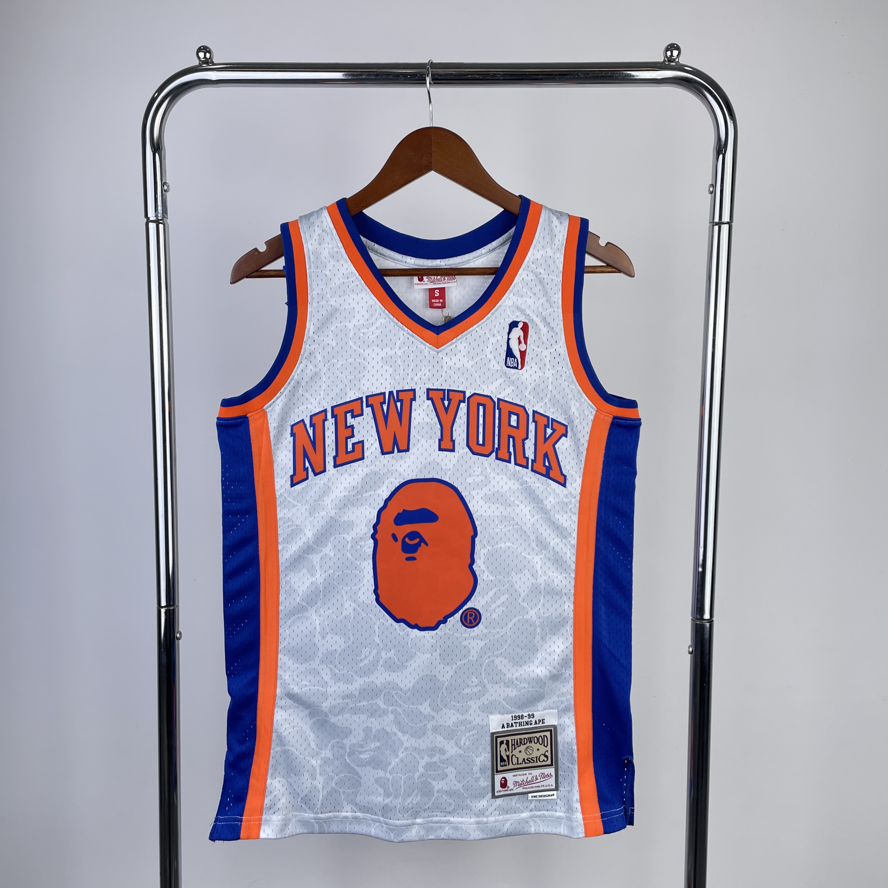 BAPE×M&N co-branded jersey Knicks ape head