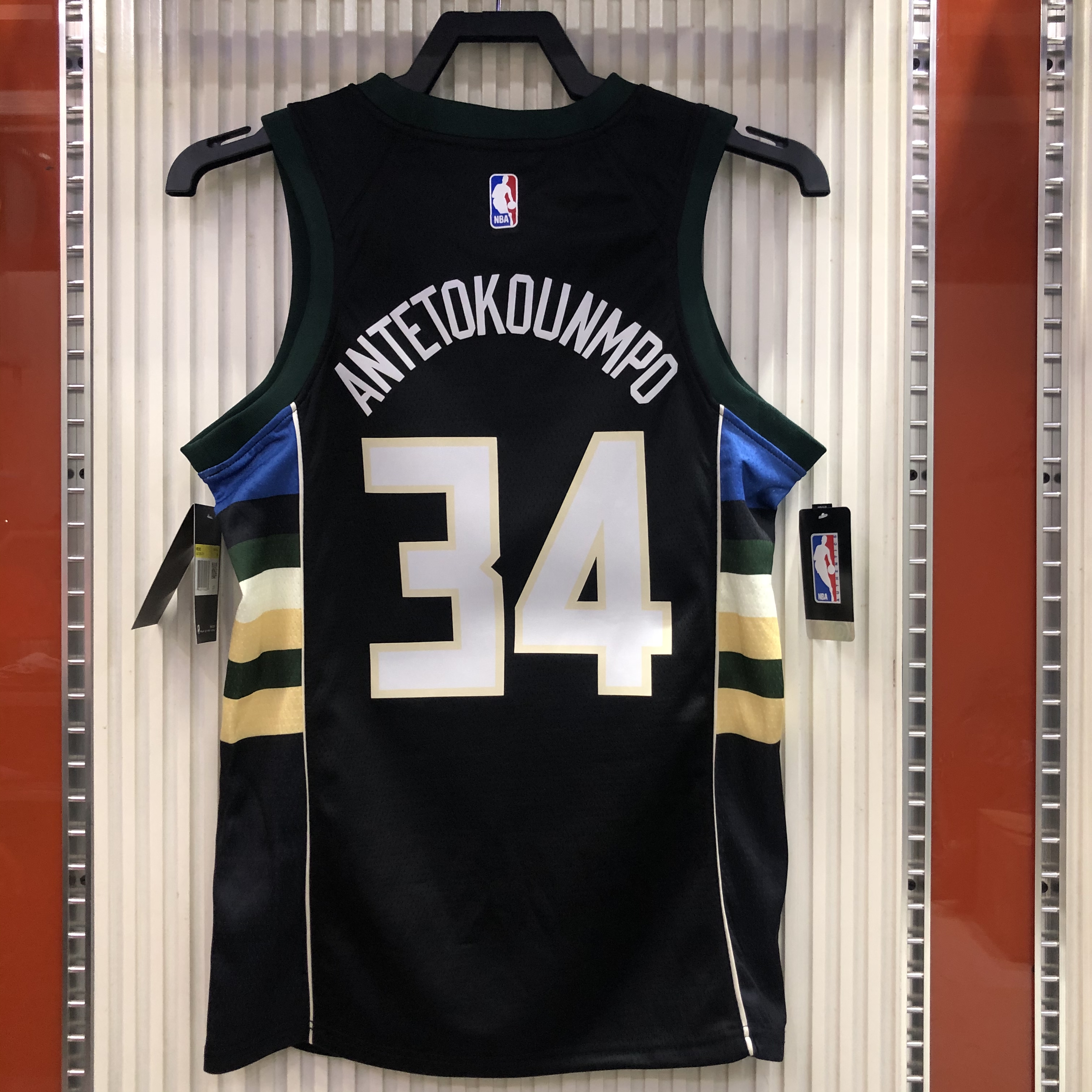 Bucks V-neck black deer head No. 34 Antetokounmpo