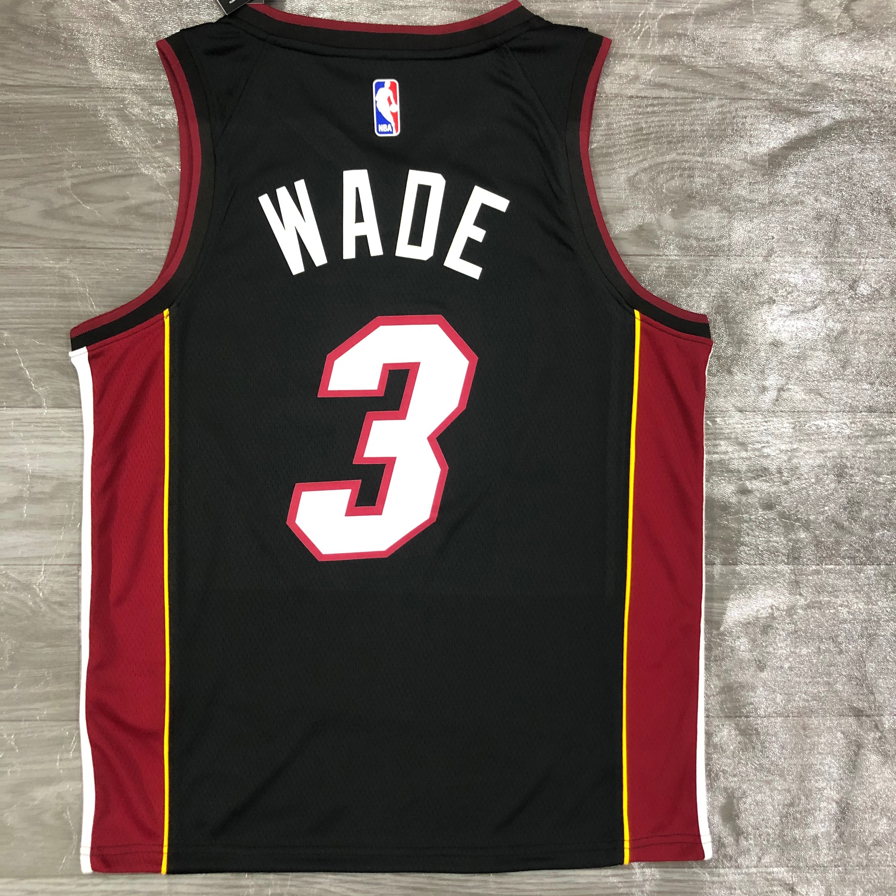Heat V-neck black No. 3 Wade