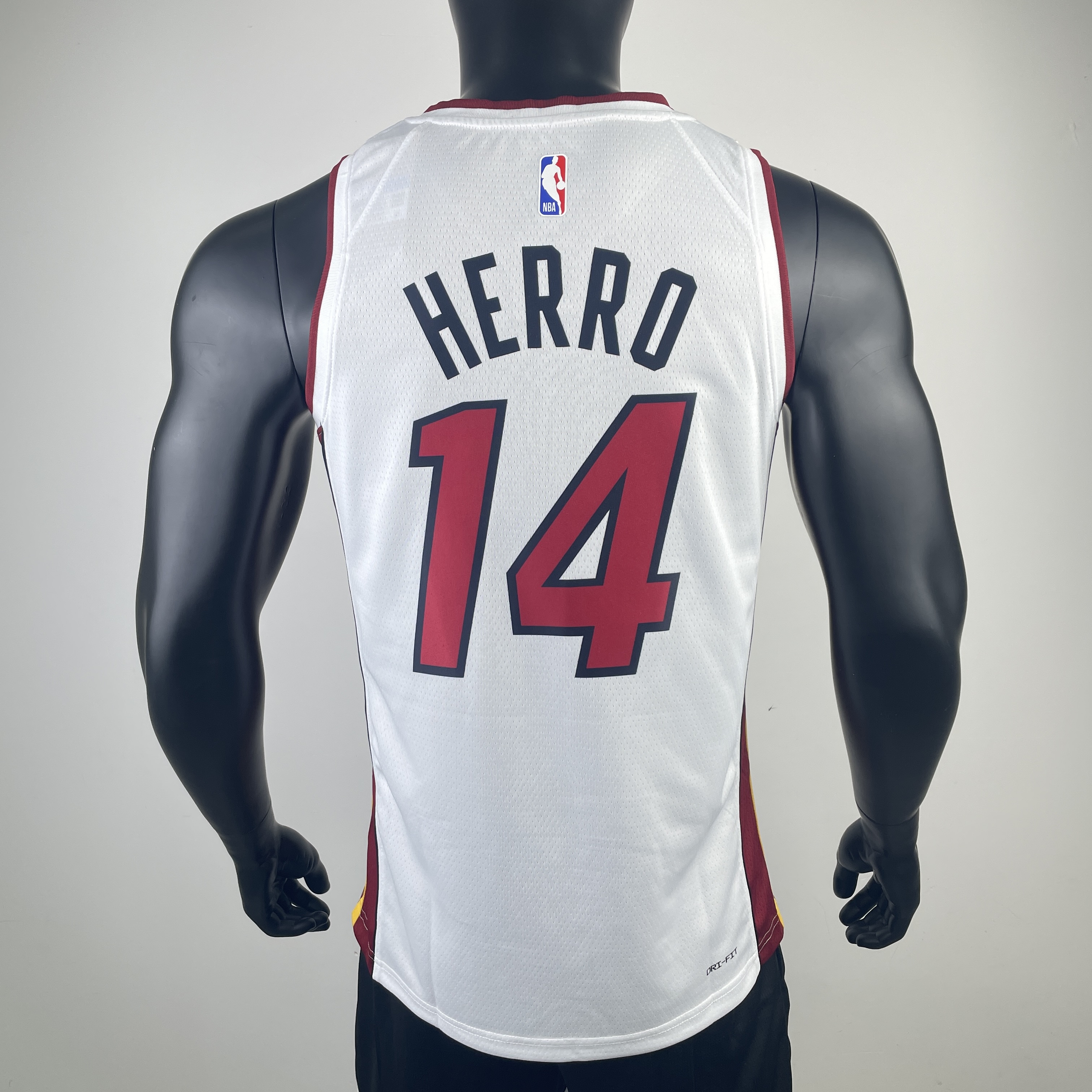 Heat V-neck white number 14 HERRO